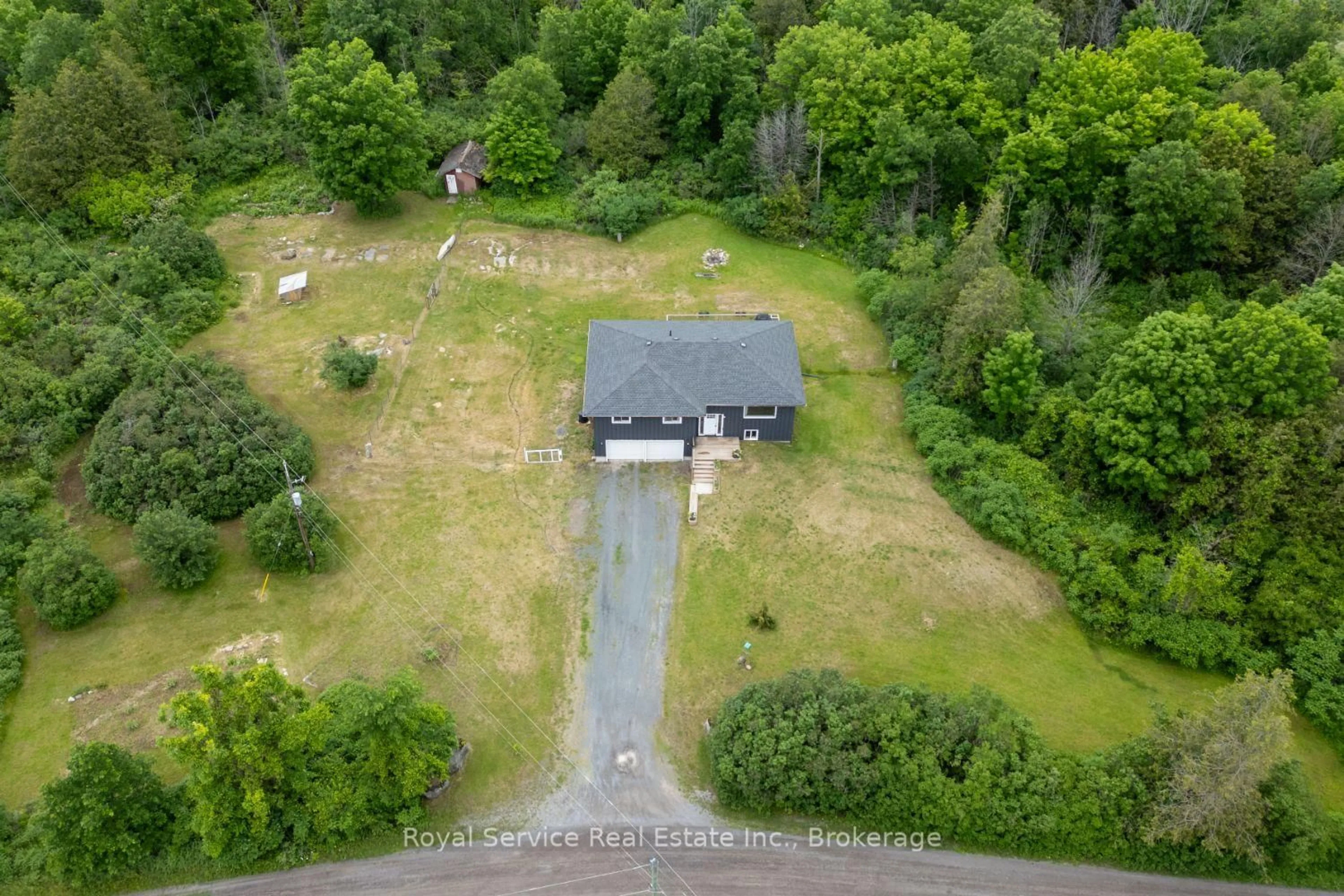 A pic from outside/outdoor area/front of a property/back of a property/a pic from drone, unknown for 72 James St, Limoges Ontario K0K 2M0