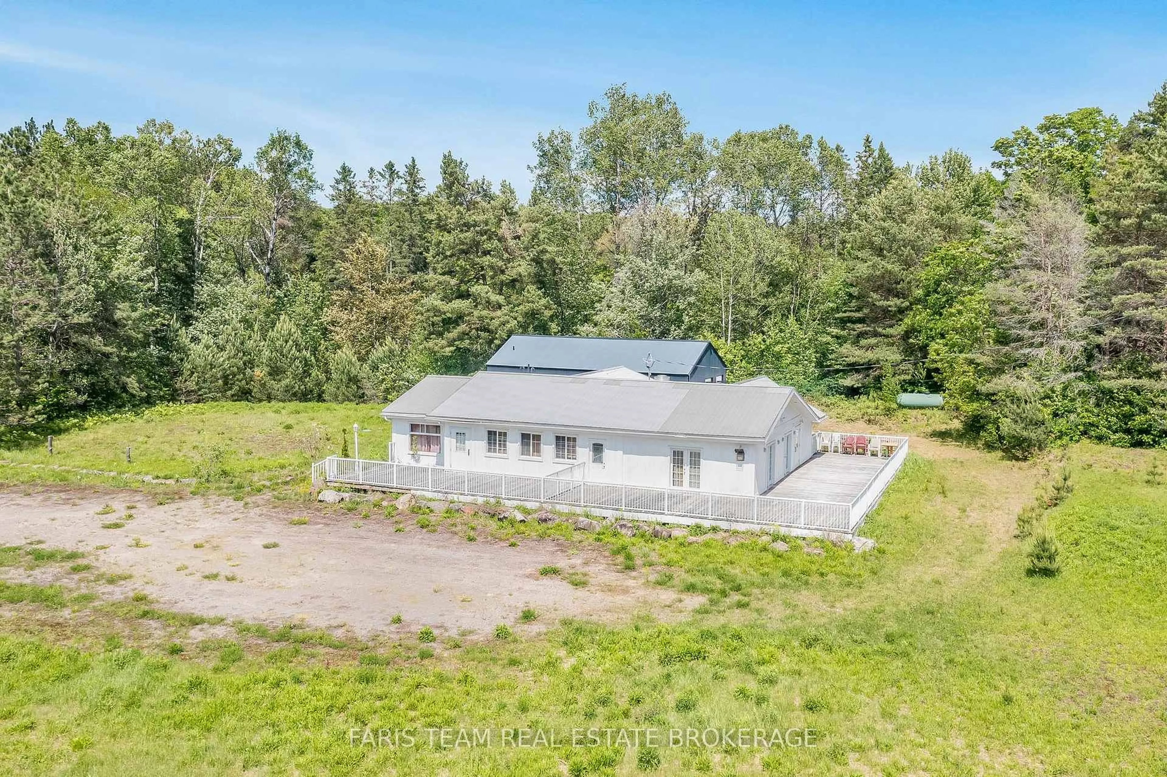 A pic from outside/outdoor area/front of a property/back of a property/a pic from drone, building for 2180-2186 Highway 141, Muskoka Lakes Ontario P0B 1L0