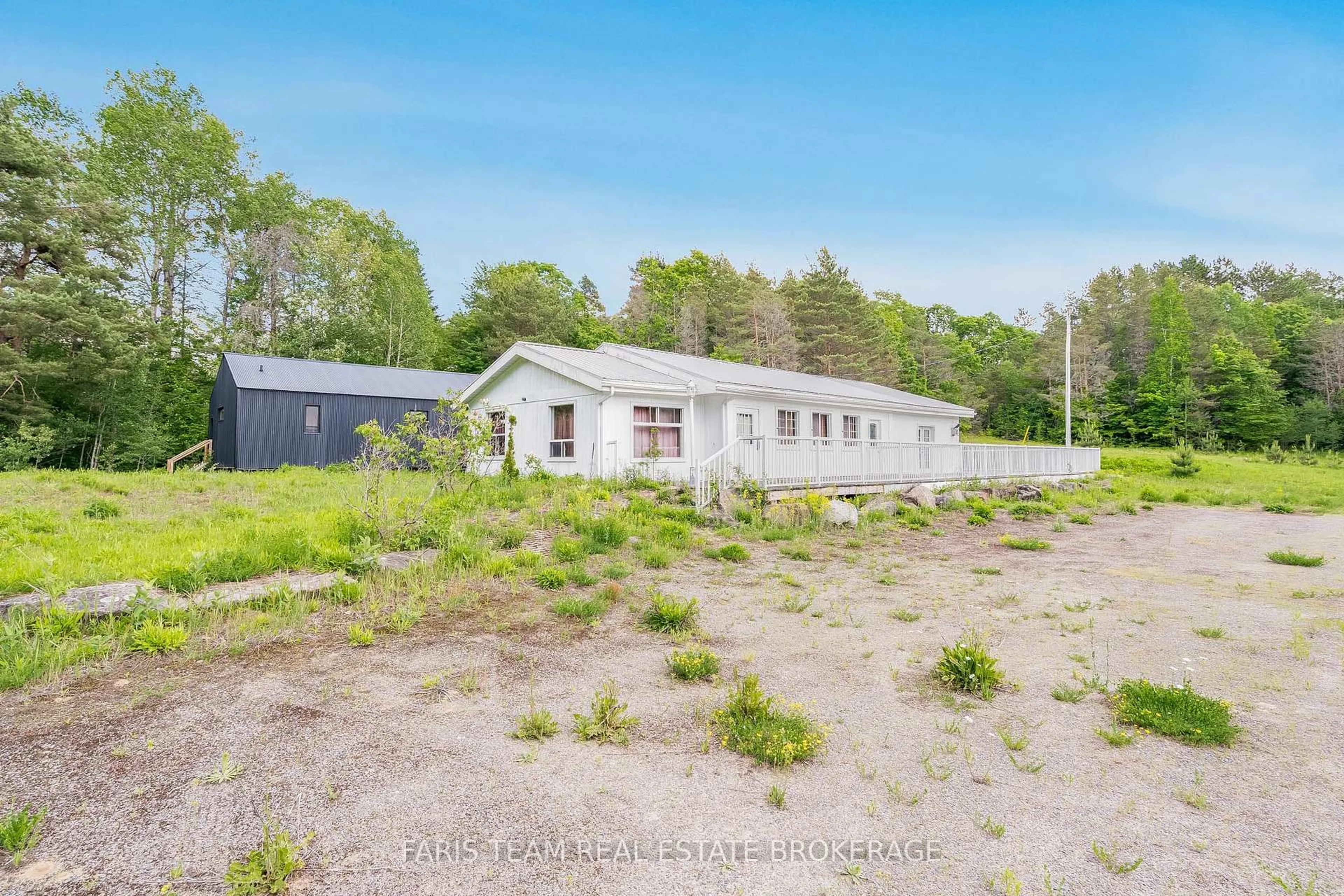 A pic from outside/outdoor area/front of a property/back of a property/a pic from drone, building for 2180-2186 Highway 141, Muskoka Lakes Ontario P0B 1L0