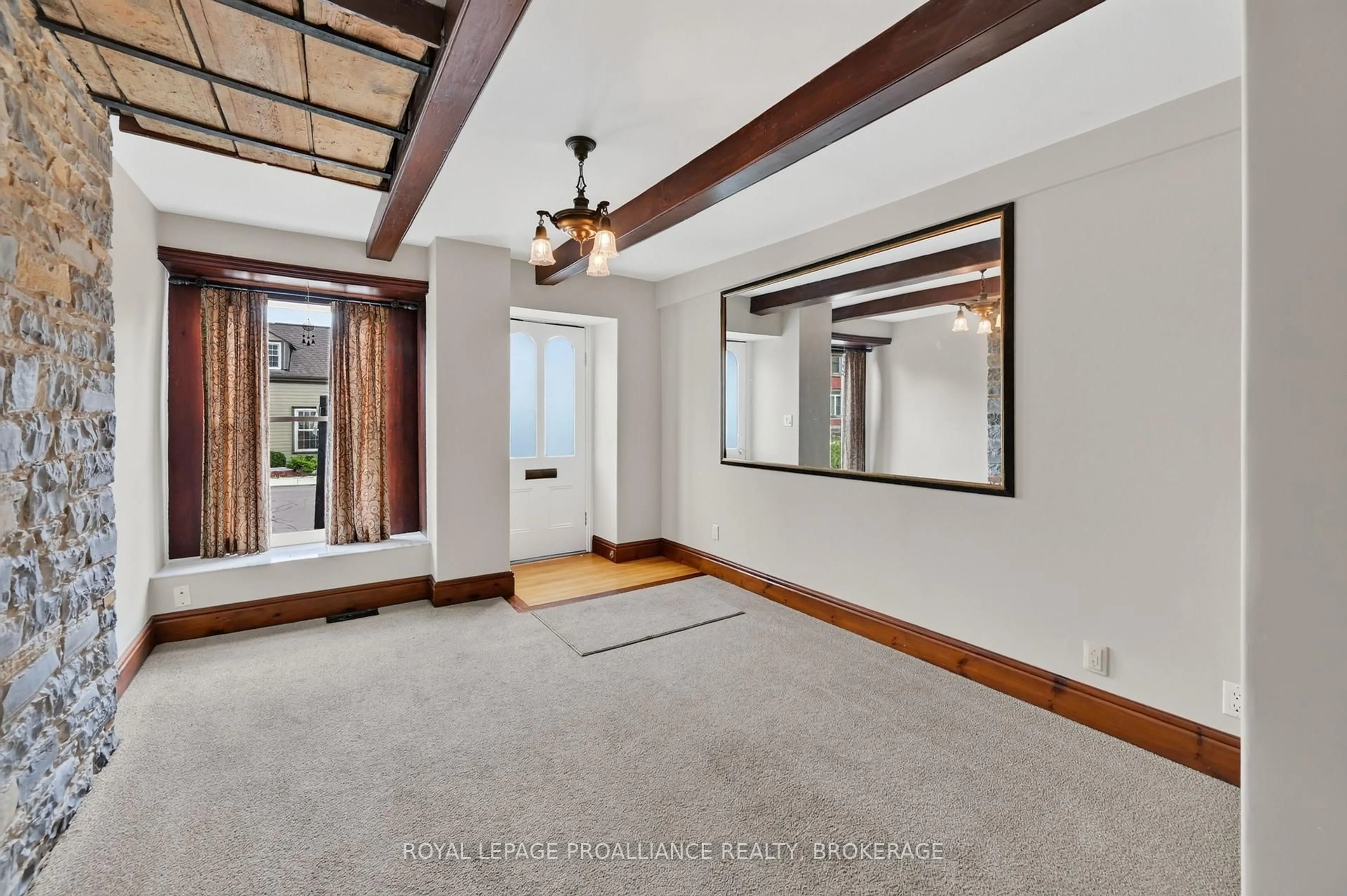 Indoor foyer for 12 Rideau St, Kingston Ontario K7K 2Z6