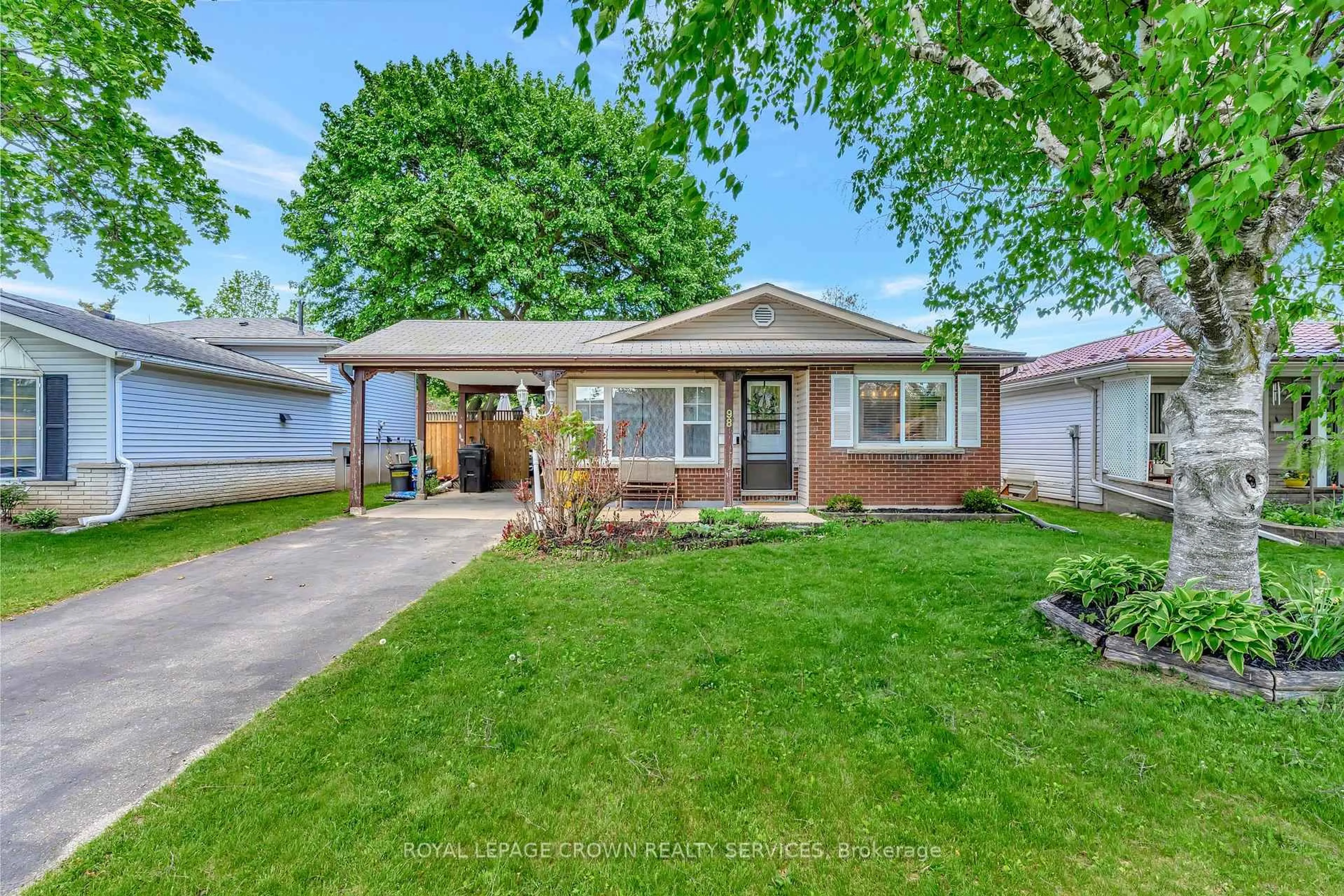Home with brick exterior material, street for 98 Belwood Cres, Kitchener Ontario N2C 1Z3
