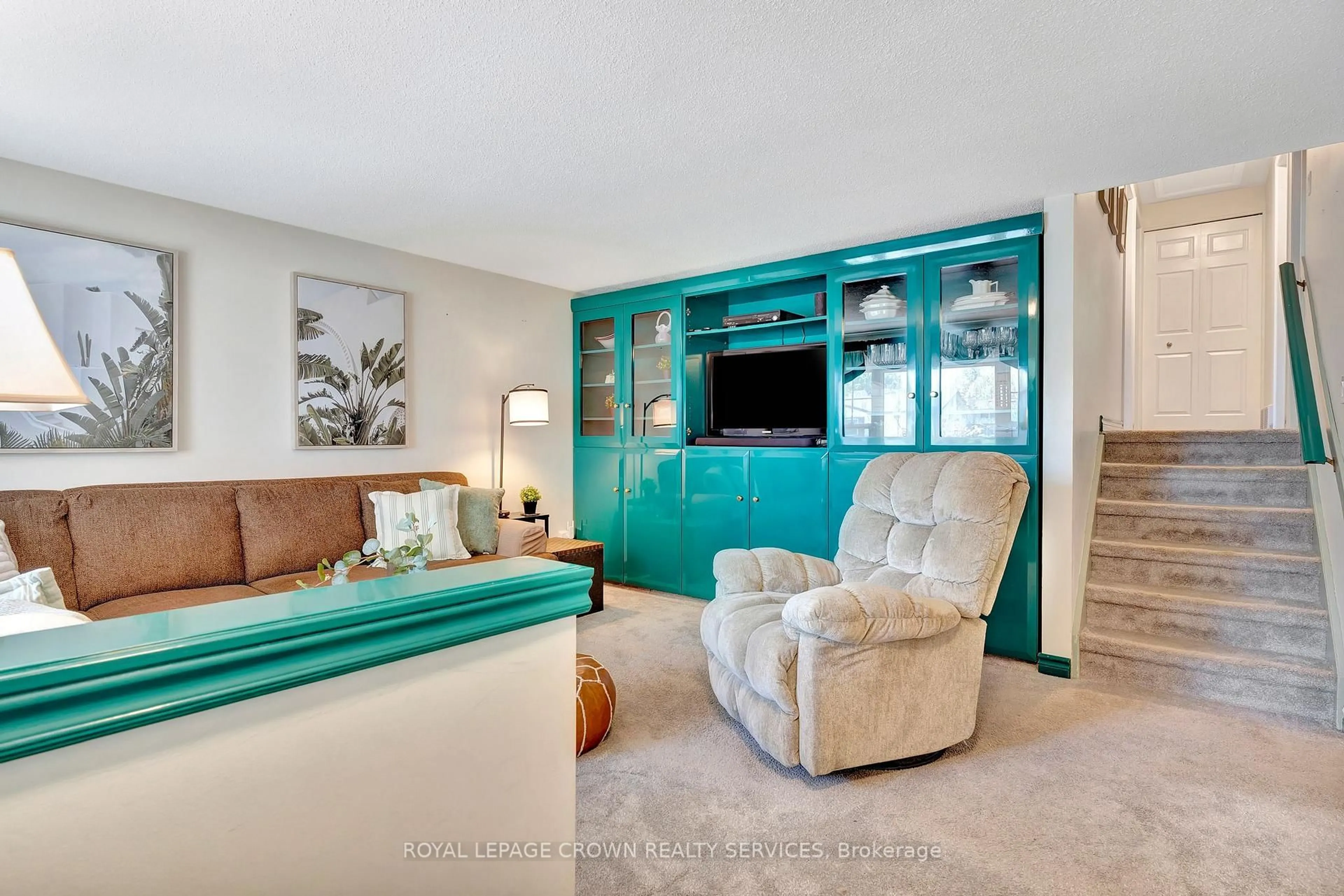 Living room with furniture, unknown for 98 Belwood Cres, Kitchener Ontario N2C 1Z3