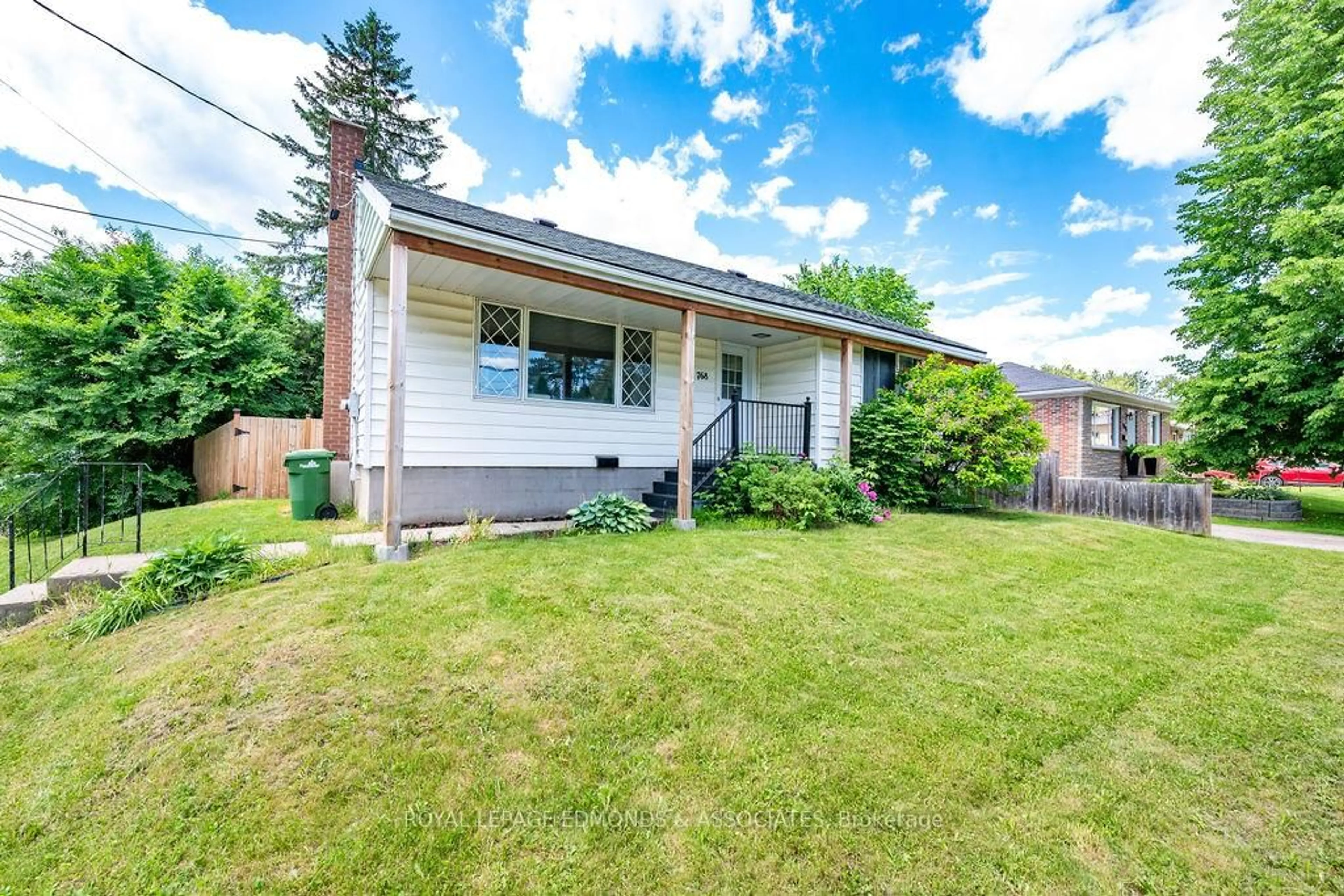 Unknown for 768 Mackay St, Pembroke Ontario K8A 1G9