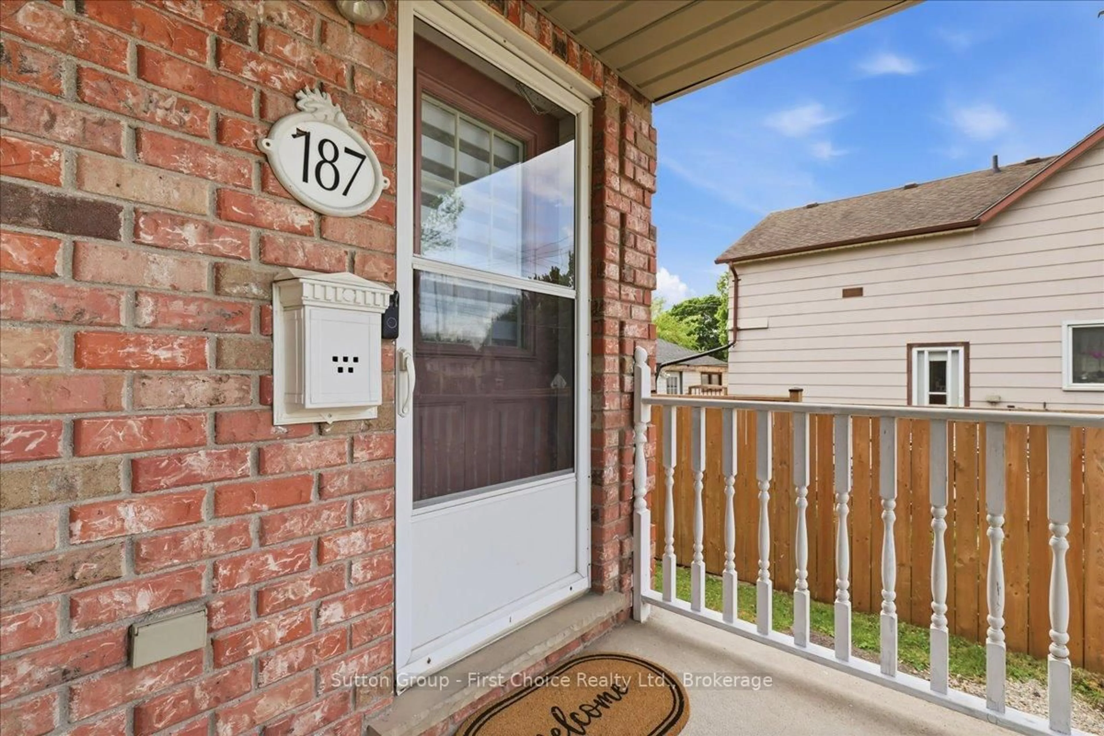 Indoor entryway for 187 Queen St, Stratford Ontario N5A 4N8