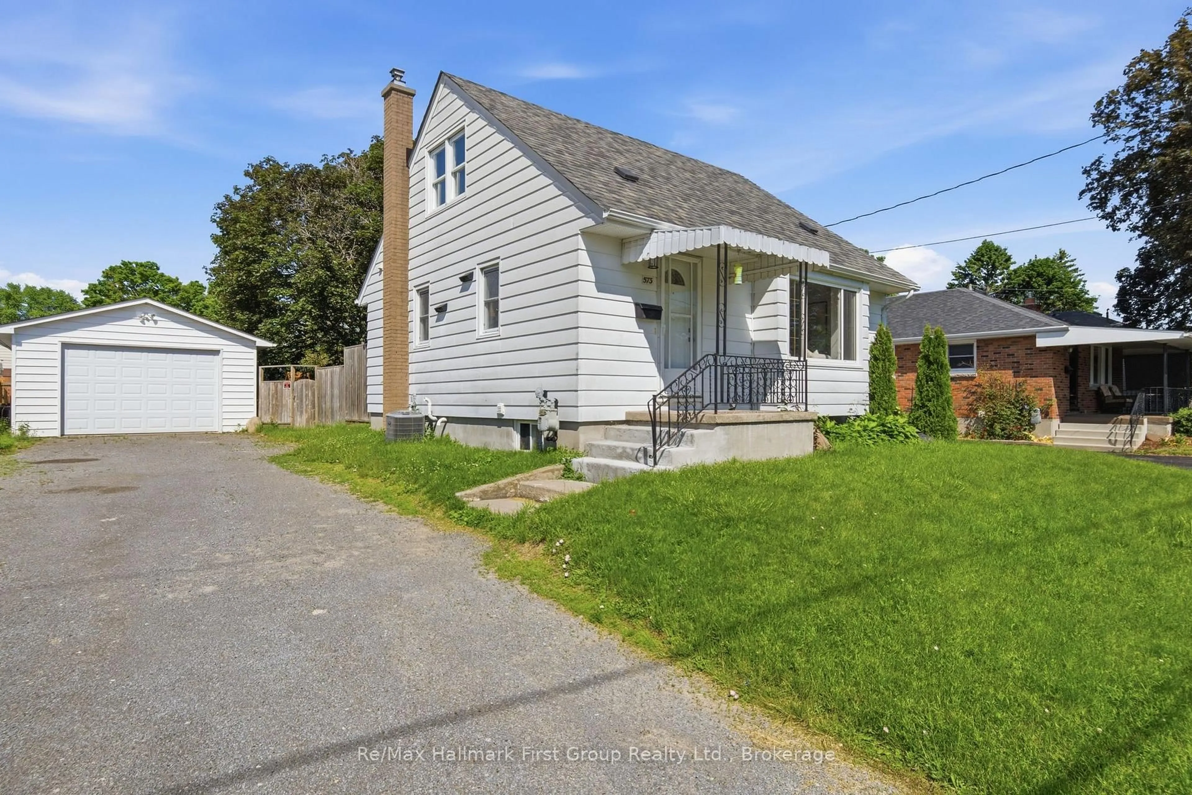 Home with vinyl exterior material, street for 573 Sinclair St, Cobourg Ontario K9A 2Y8