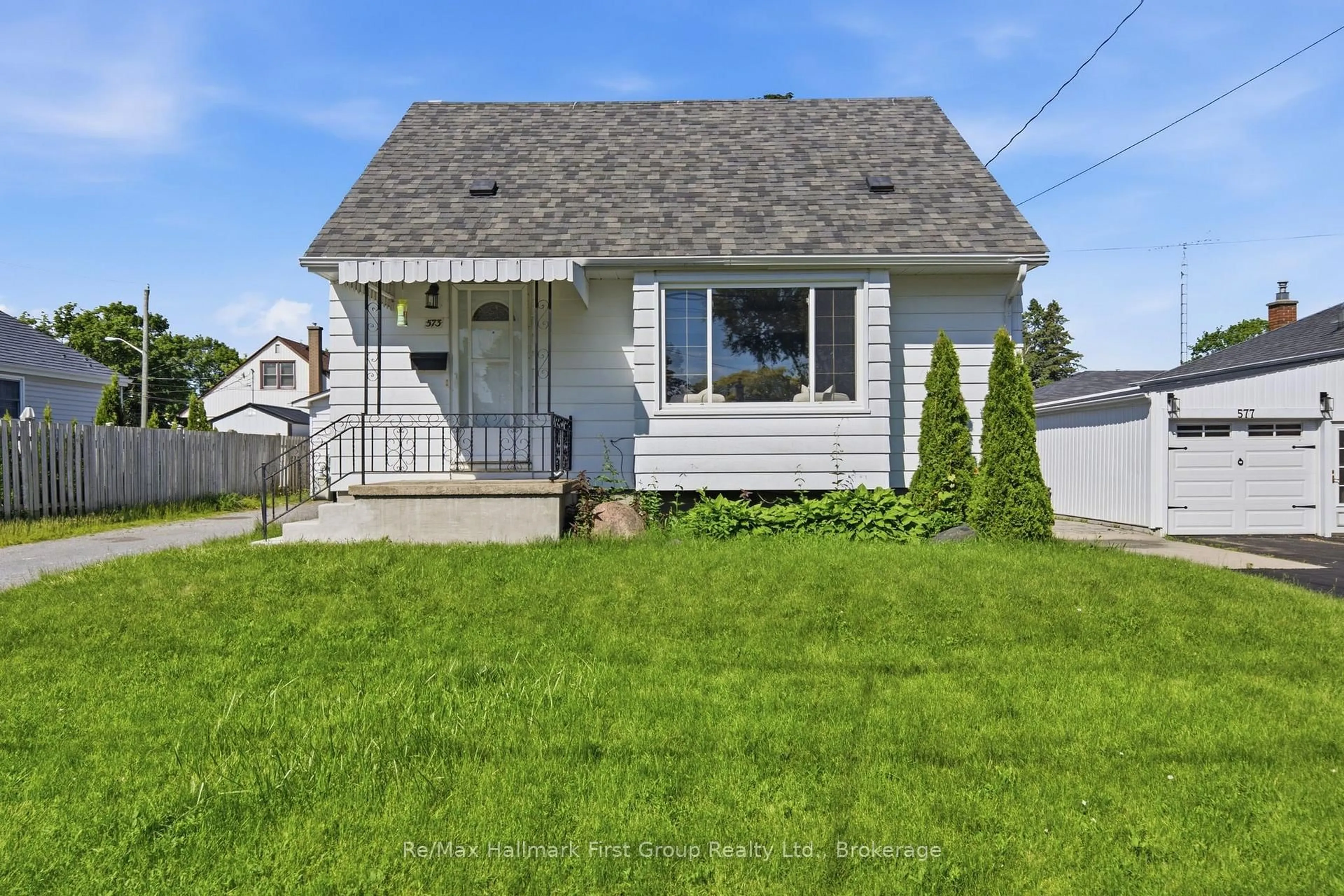 Home with vinyl exterior material, street for 573 Sinclair St, Cobourg Ontario K9A 2Y8
