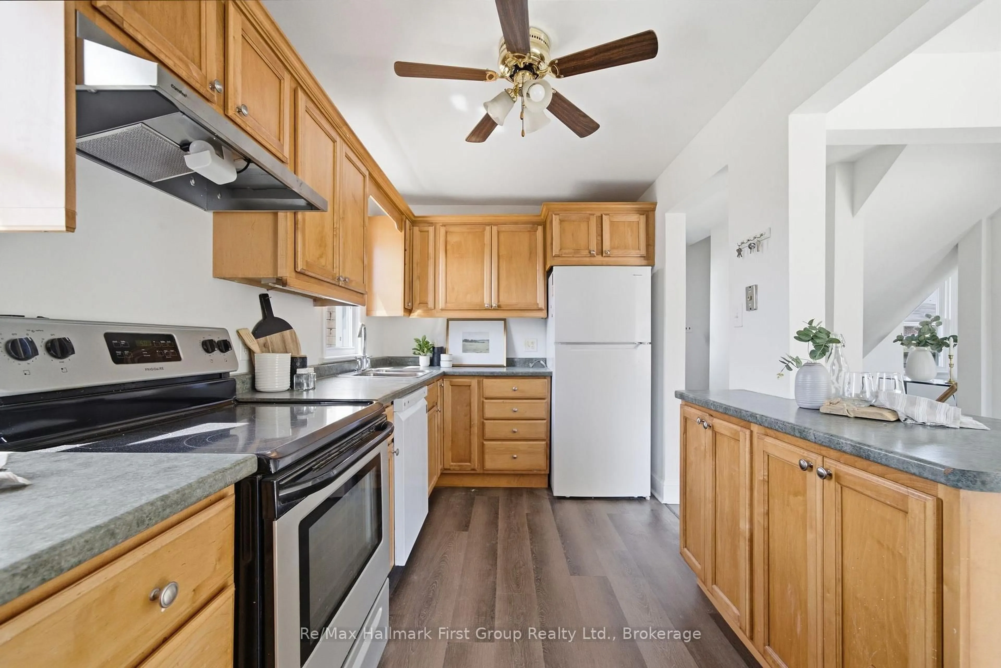 Standard kitchen, unknown for 573 Sinclair St, Cobourg Ontario K9A 2Y8