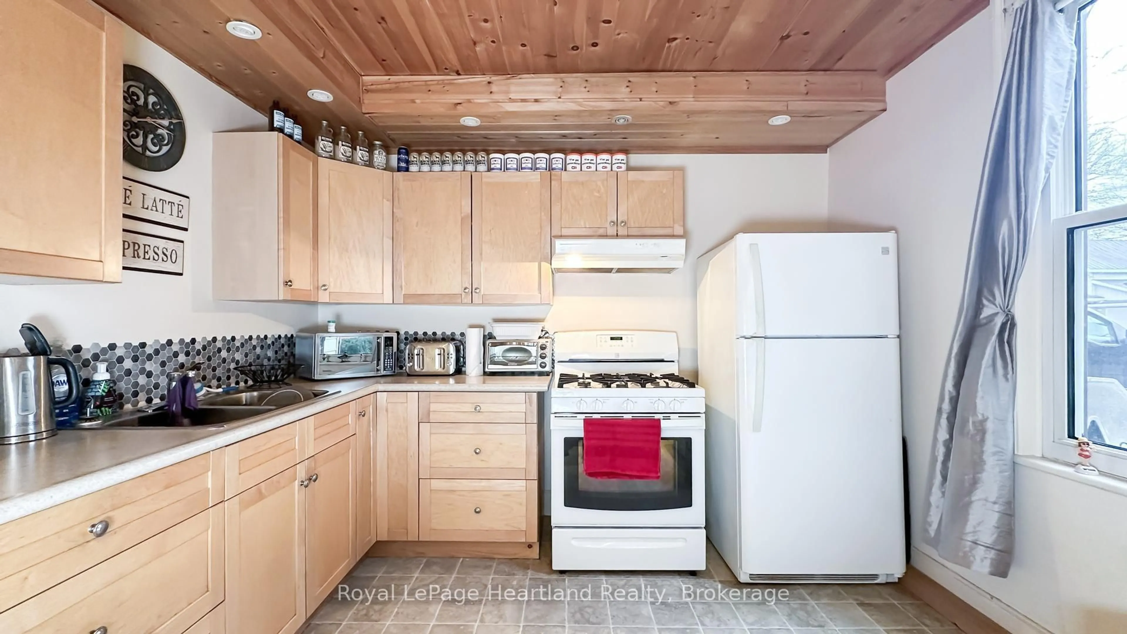 Standard kitchen, unknown for 43 Trafalgar St, Goderich Ontario N7A 1T4