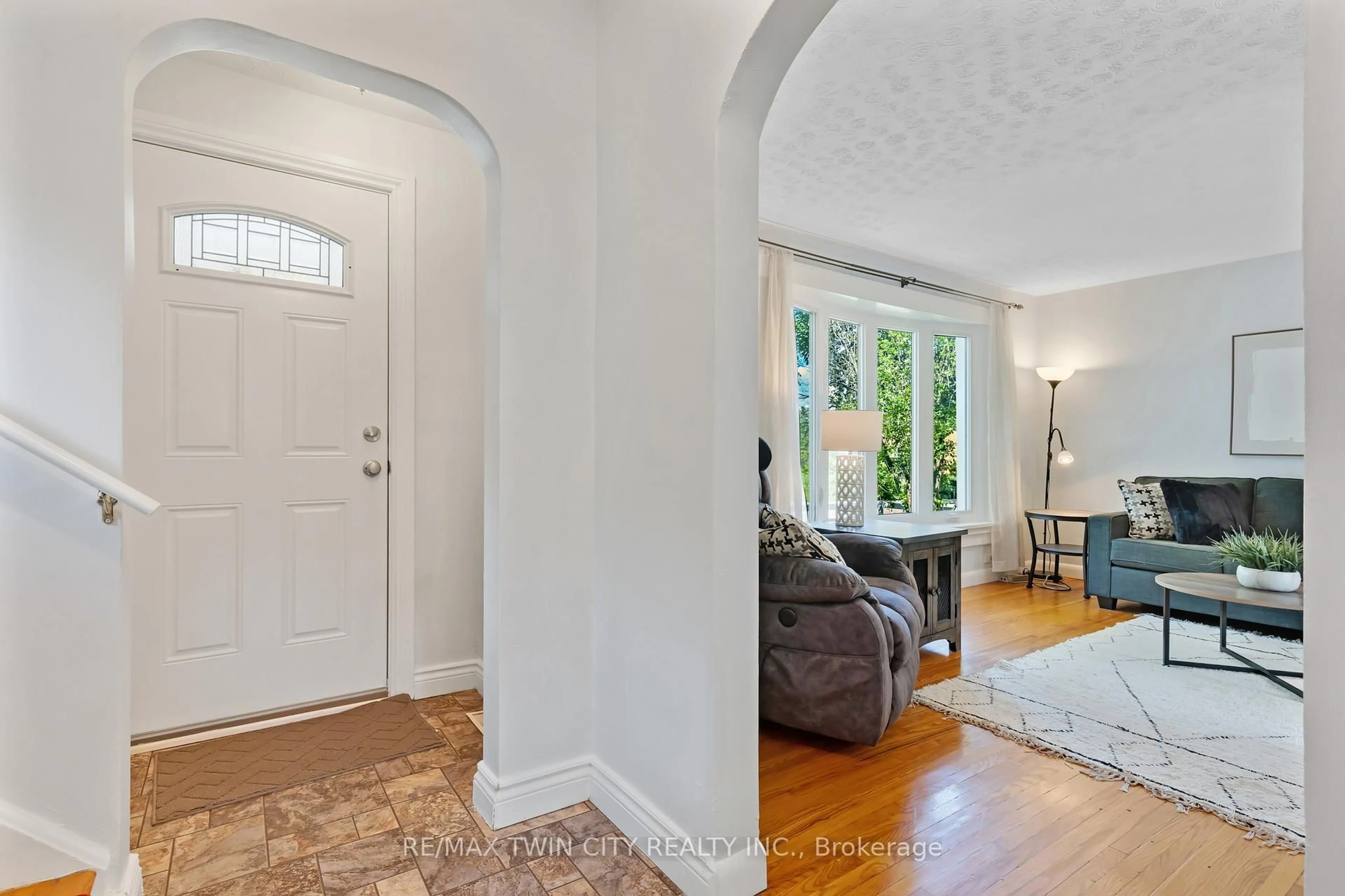 Indoor entryway for 161 Hedley St, Cambridge Ontario N3H 3X9