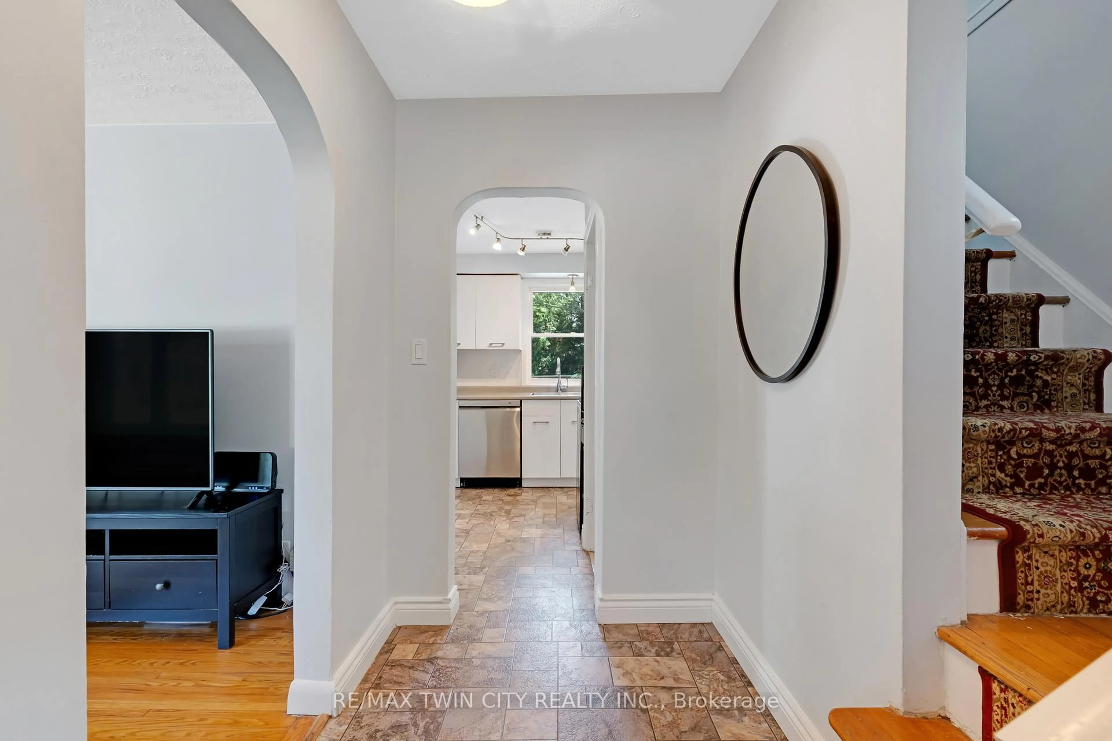 Indoor entryway for 161 Hedley St, Cambridge Ontario N3H 3X9