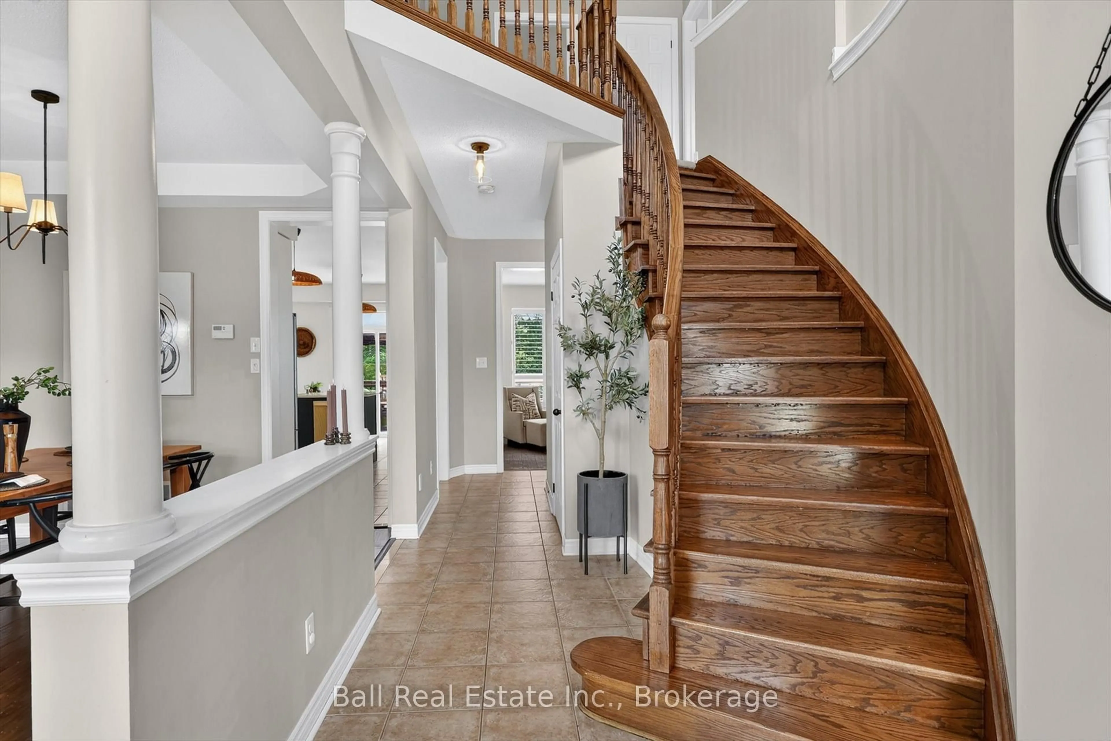 Indoor entryway for 244 Lorne Crt, Selwyn Ontario K9L 0A1