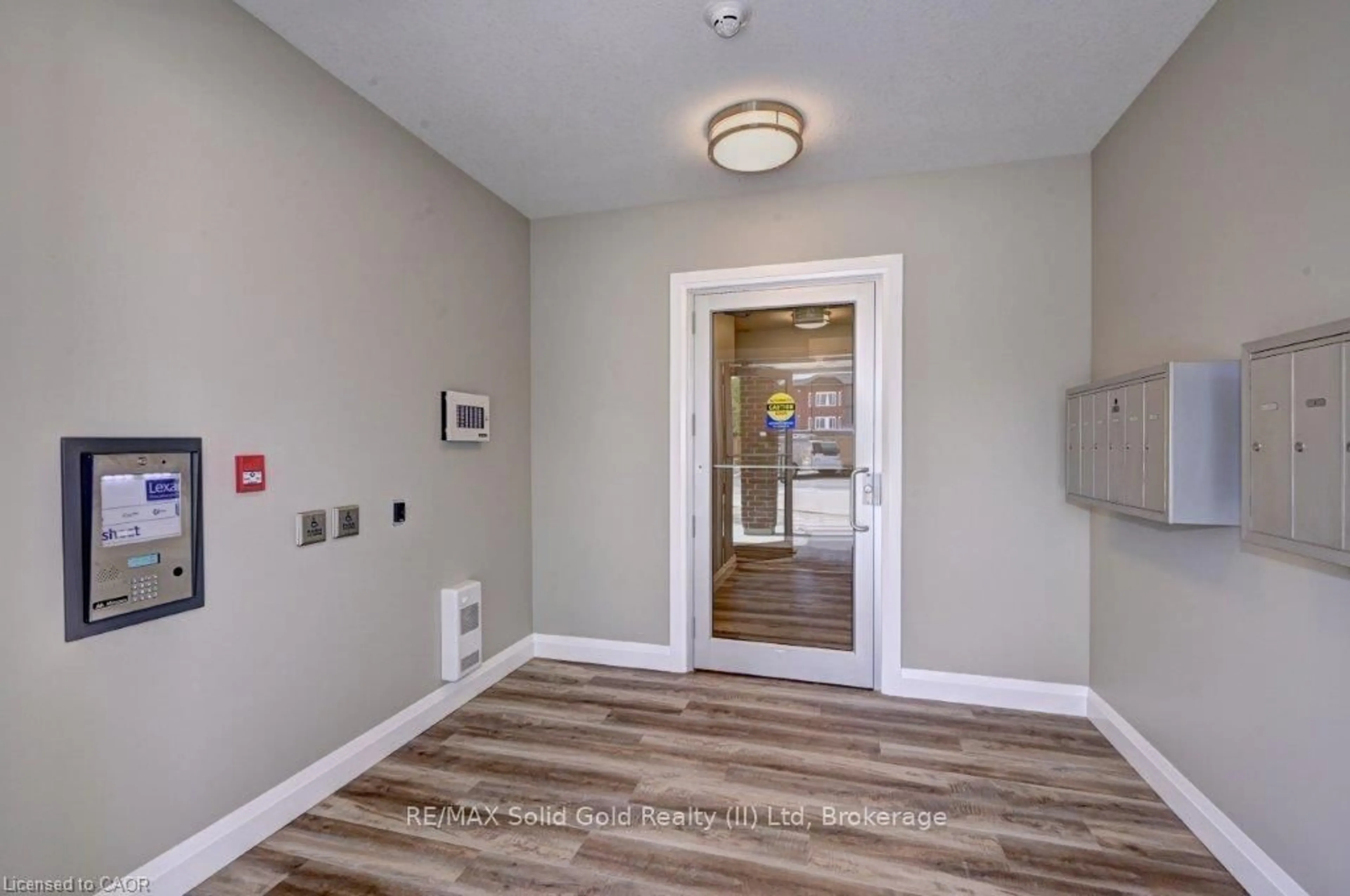 Indoor entryway for 33 Murray Crt #1, Perth East Ontario N0K 1M0