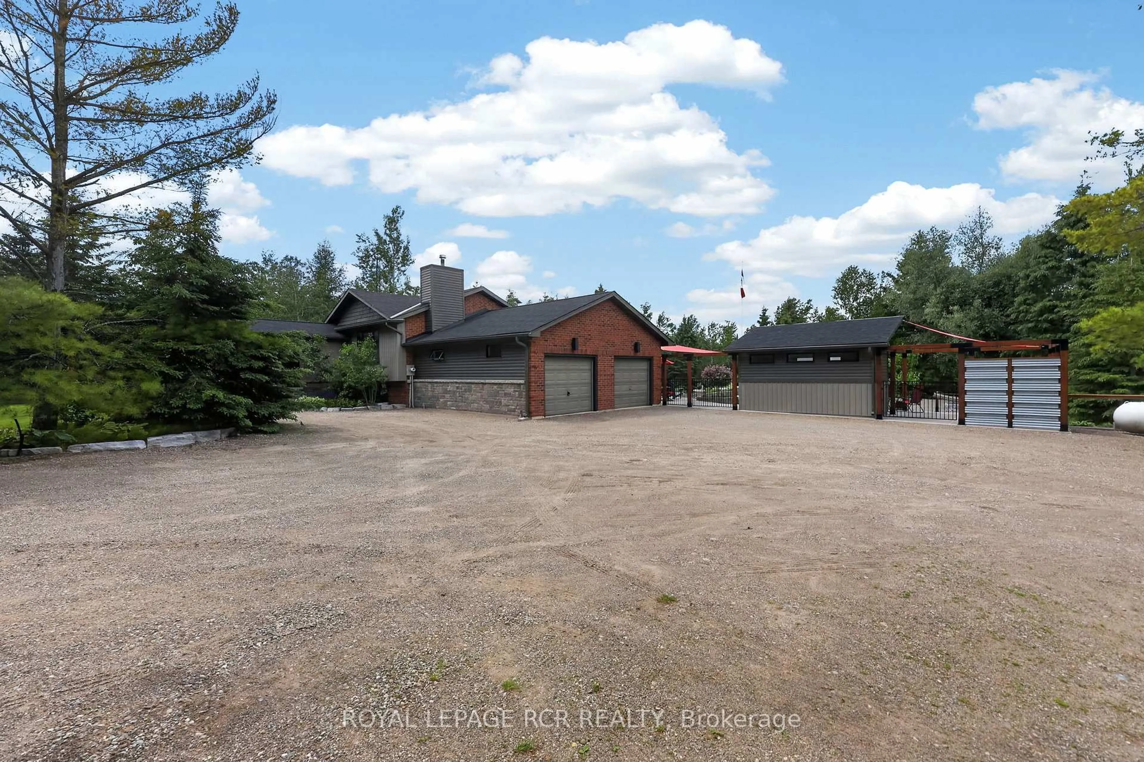 A pic from outside/outdoor area/front of a property/back of a property/a pic from drone, mountain view for 386237 20 Sideroad, Mono Ontario L9W 6V3