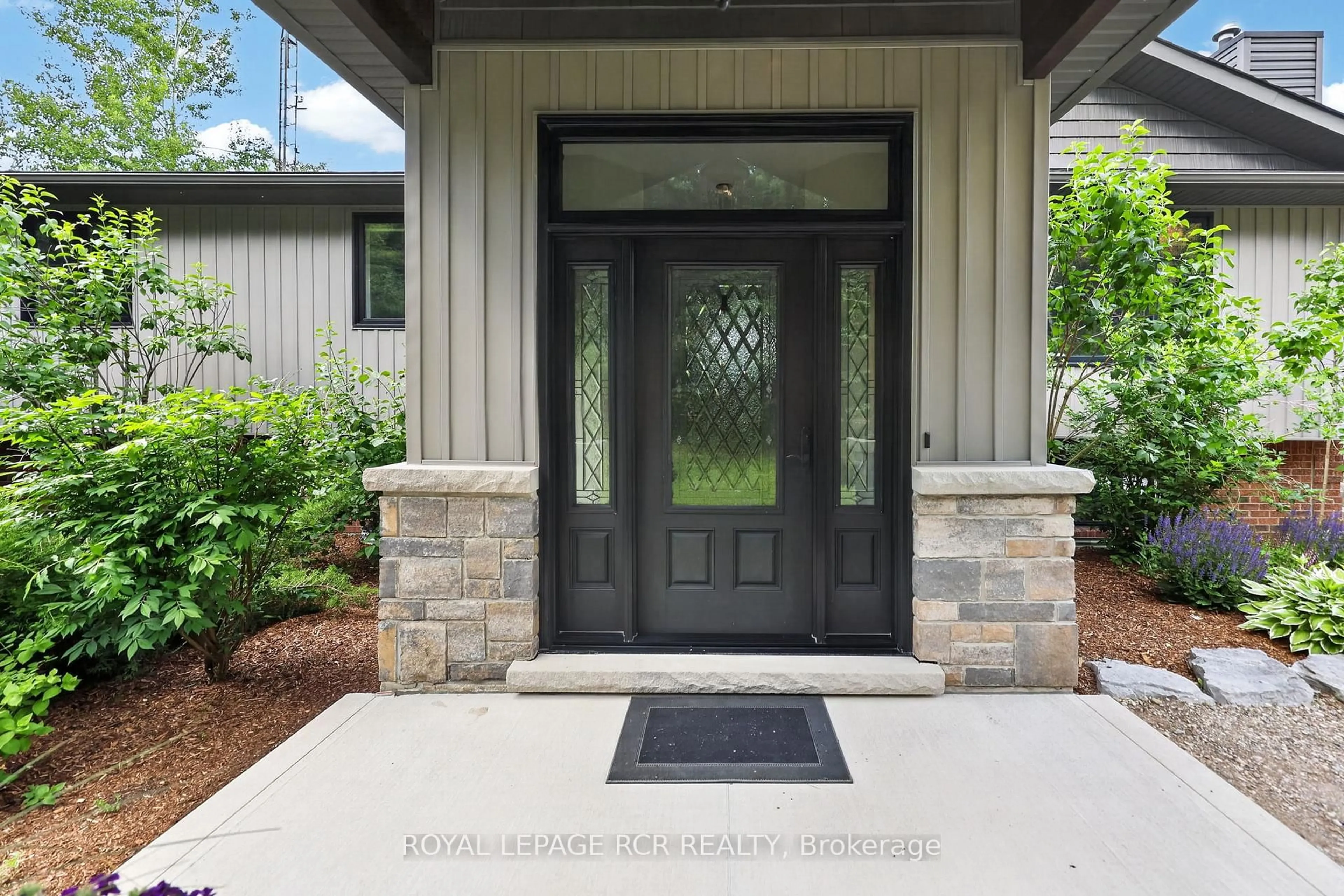 Indoor entryway for 386237 20 Sideroad, Mono Ontario L9W 6V3