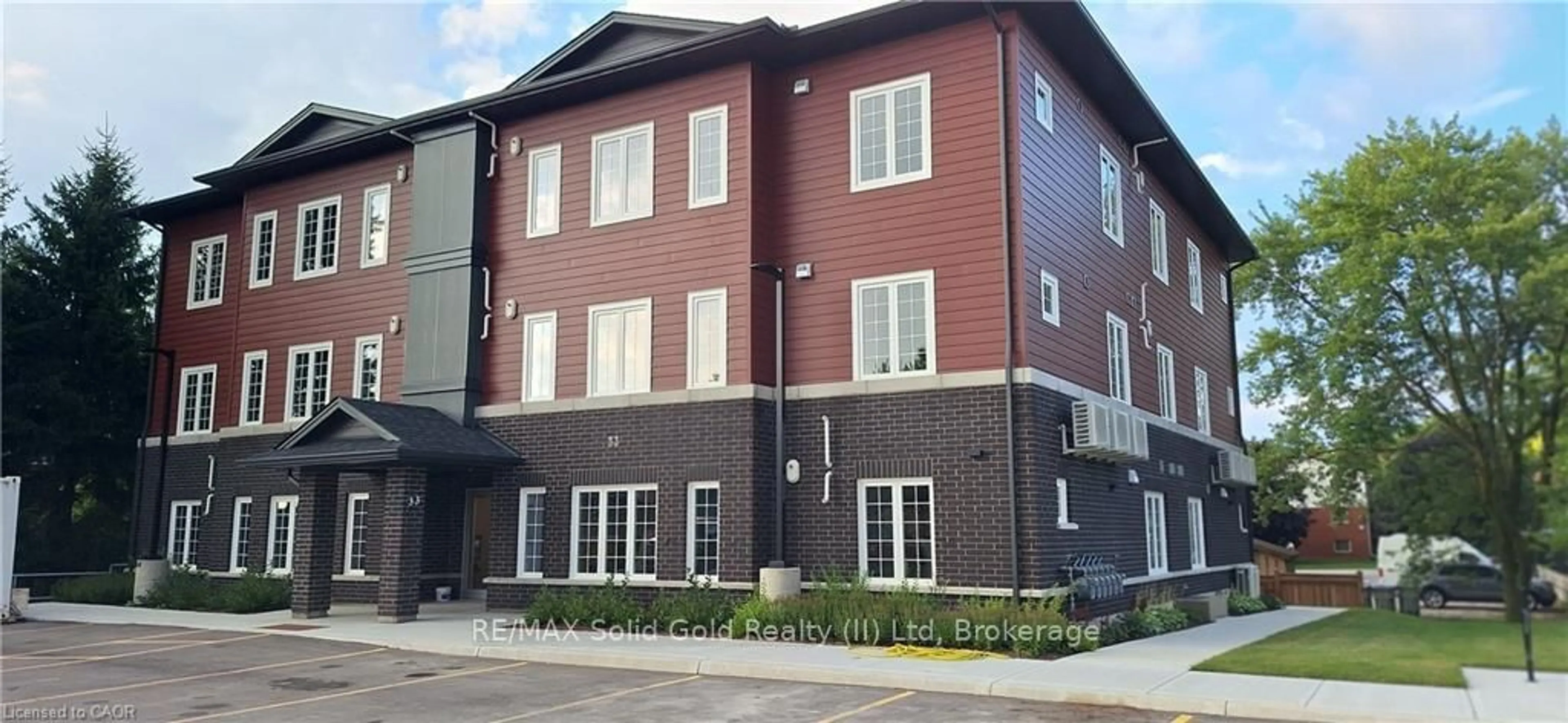 Patio, building for 33 Murray Crt #3, Perth East Ontario N0K 1M0