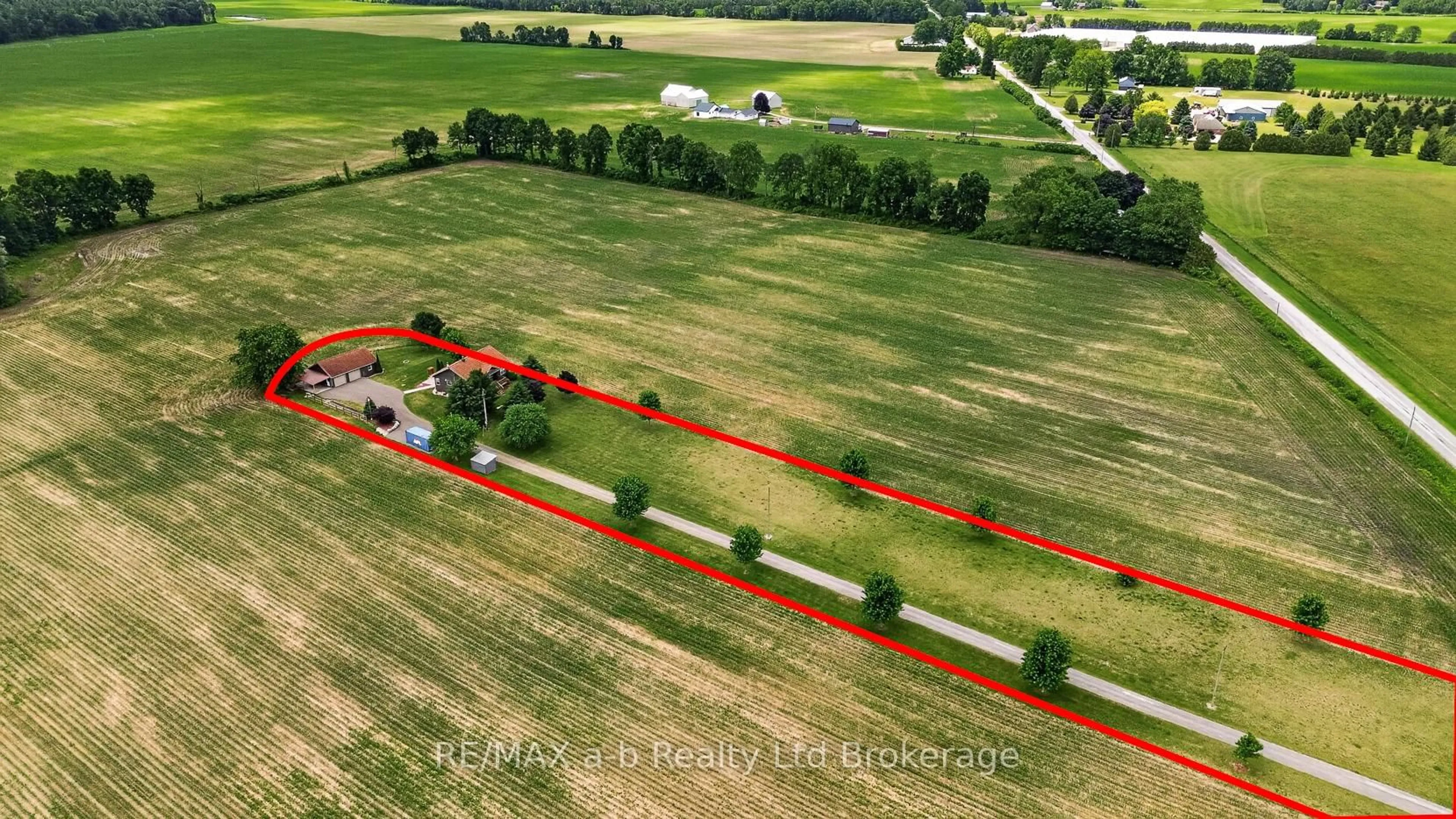 A pic from outside/outdoor area/front of a property/back of a property/a pic from drone, building for 410 2nd Concession Rd, Norfolk Ontario N0J 1E0