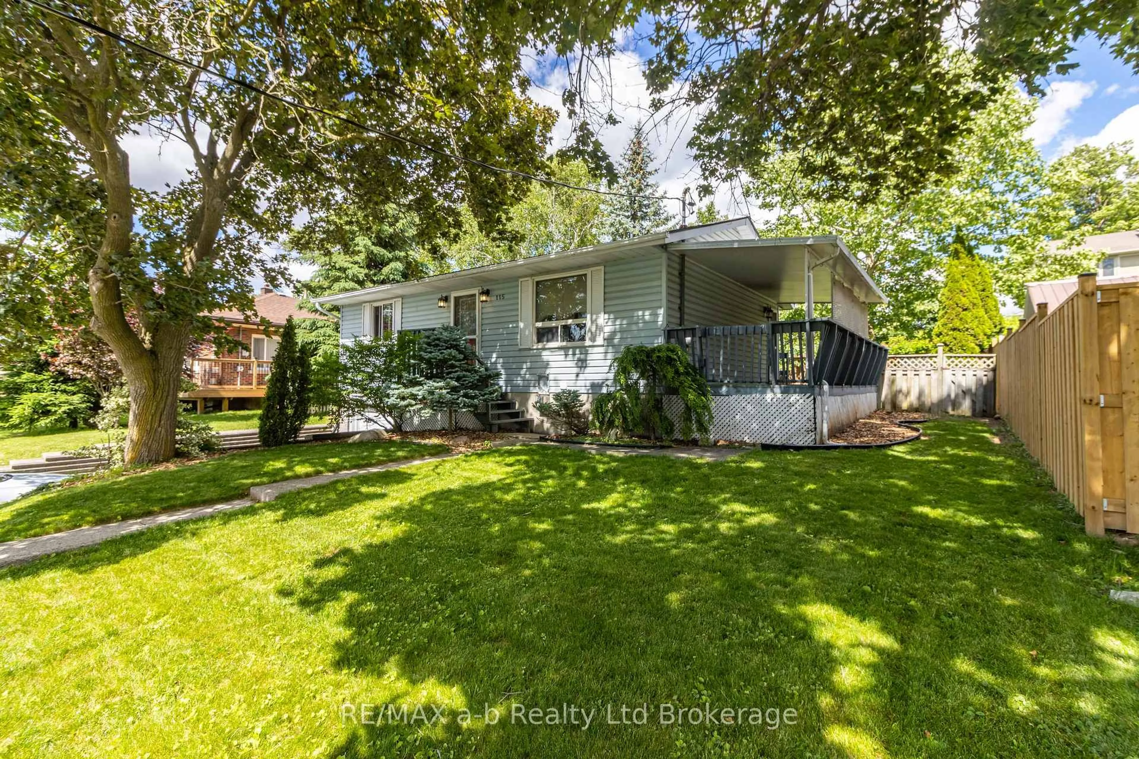 Home with vinyl exterior material, street for 115 Fyfe Ave, Woodstock Ontario N4S 3S7