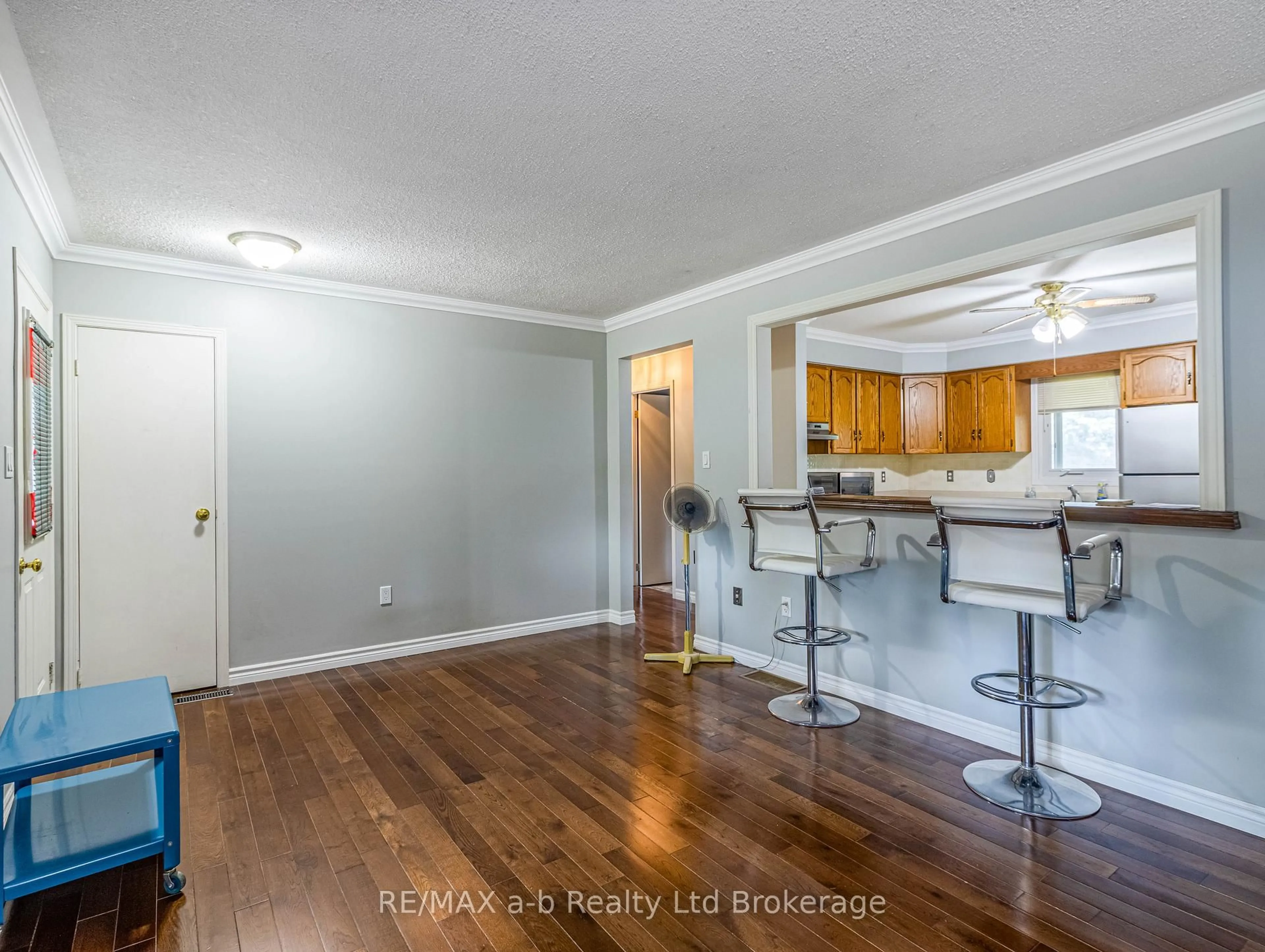 Open concept kitchen, wood/laminate floor for 115 Fyfe Ave, Woodstock Ontario N4S 3S7