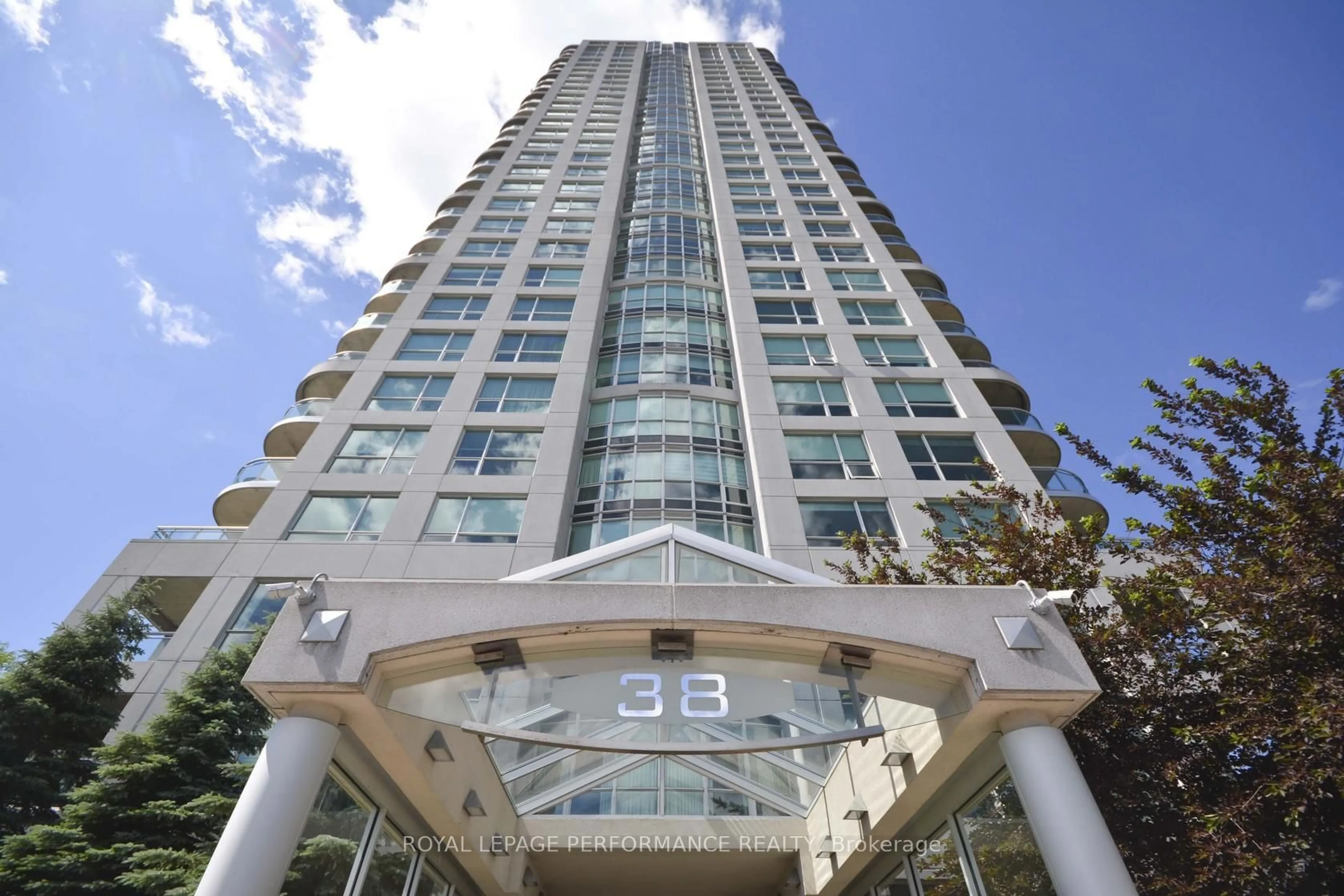 Indoor foyer for 38 Metropole Private #1101, Ottawa Ontario K1Z 1E9