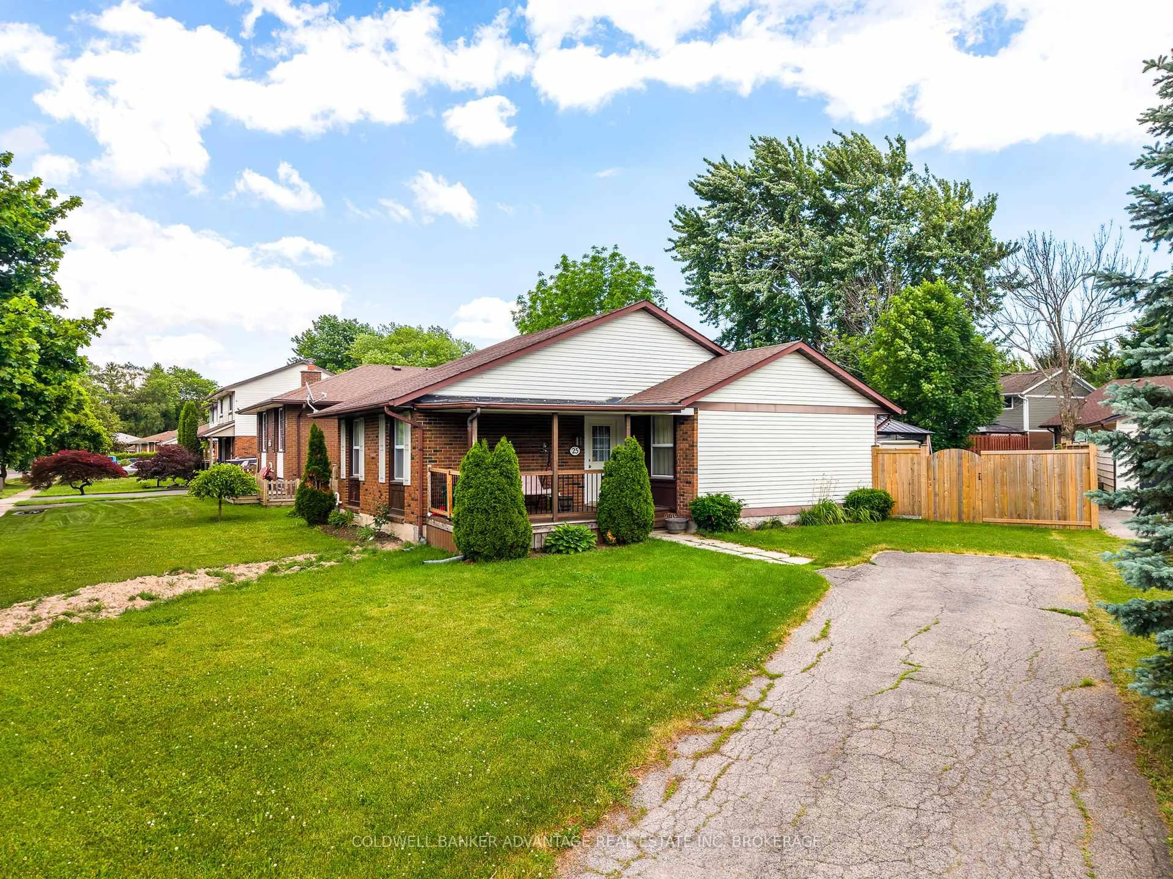 Home with brick exterior material, street for 25 Newleaf Cres, Welland Ontario L3C 6B4