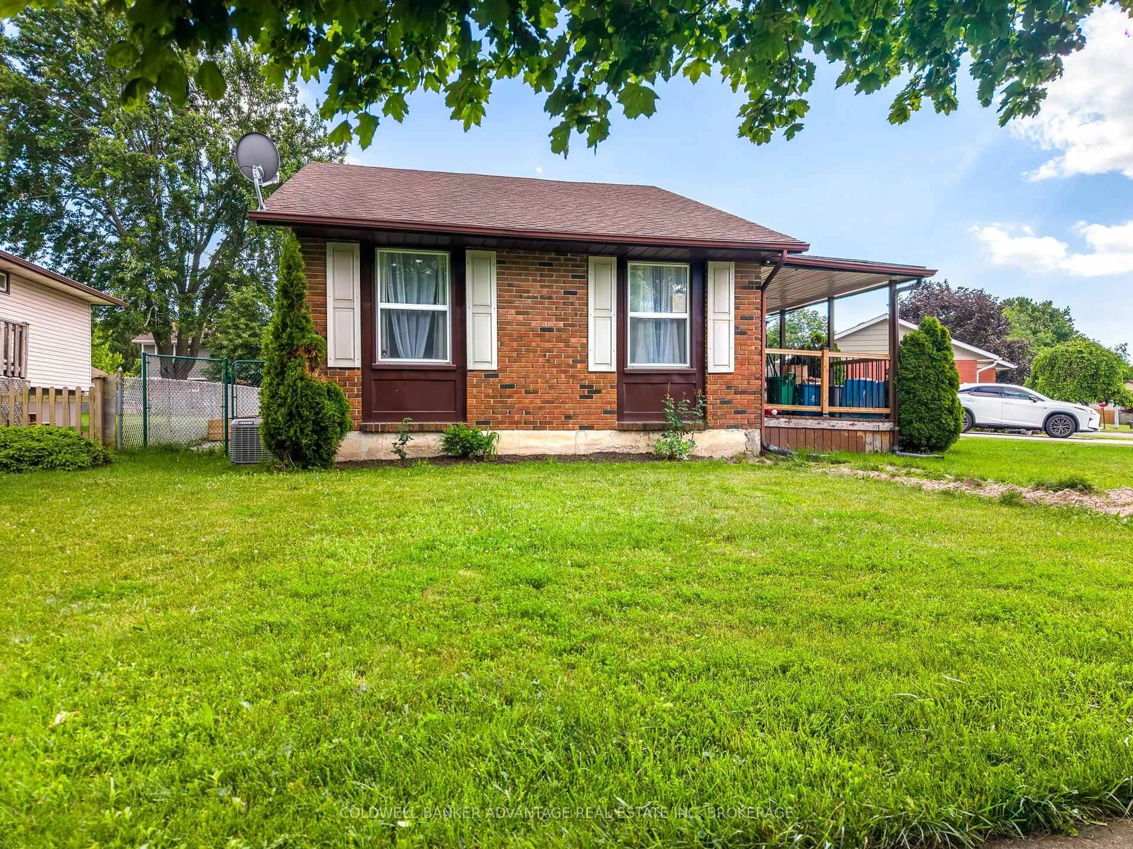 Home with brick exterior material, street for 25 Newleaf Cres, Welland Ontario L3C 6B4