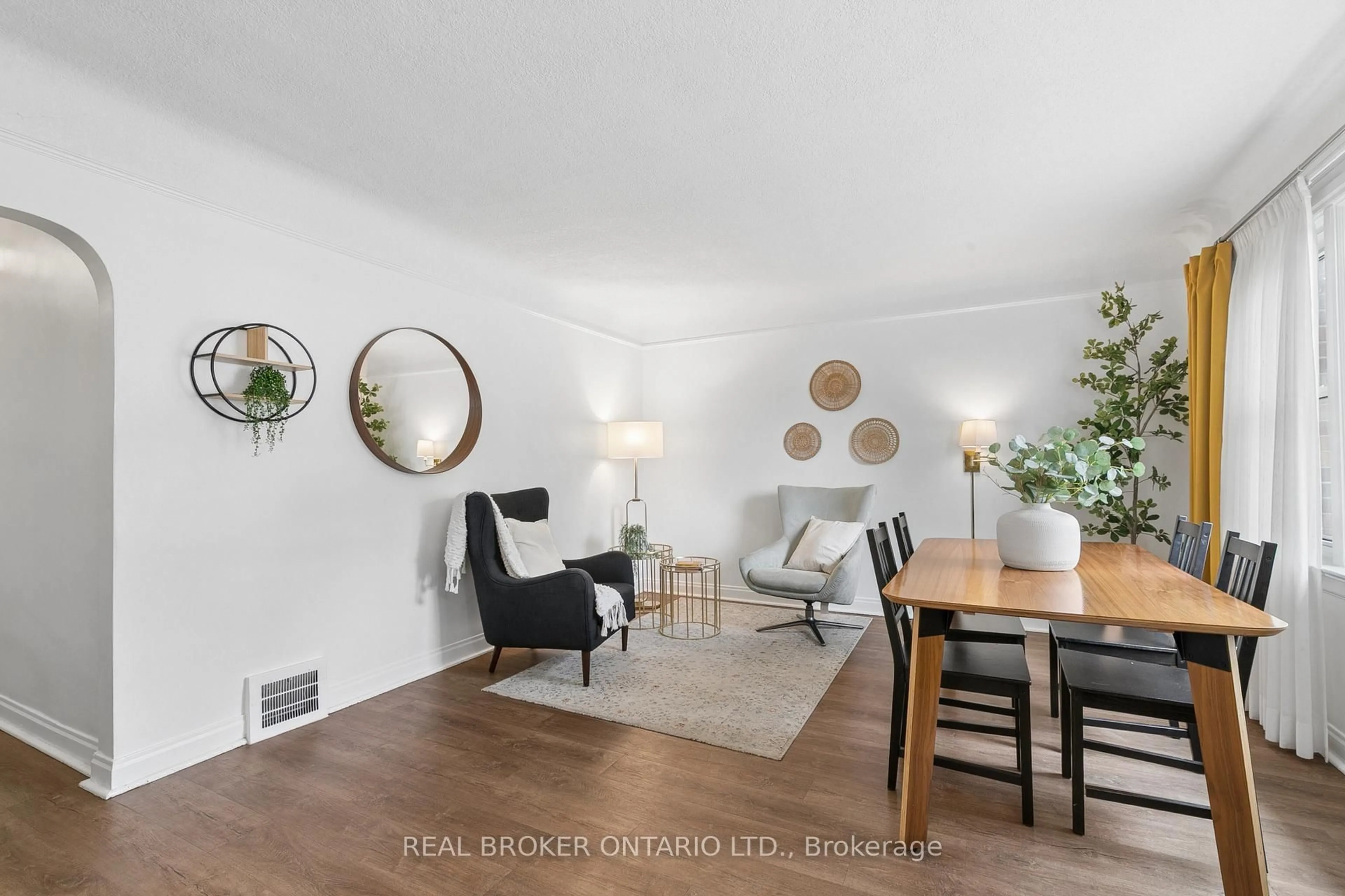 Living room with furniture, wood/laminate floor for 209 Bedford Rd, Kitchener Ontario N2G 3A5