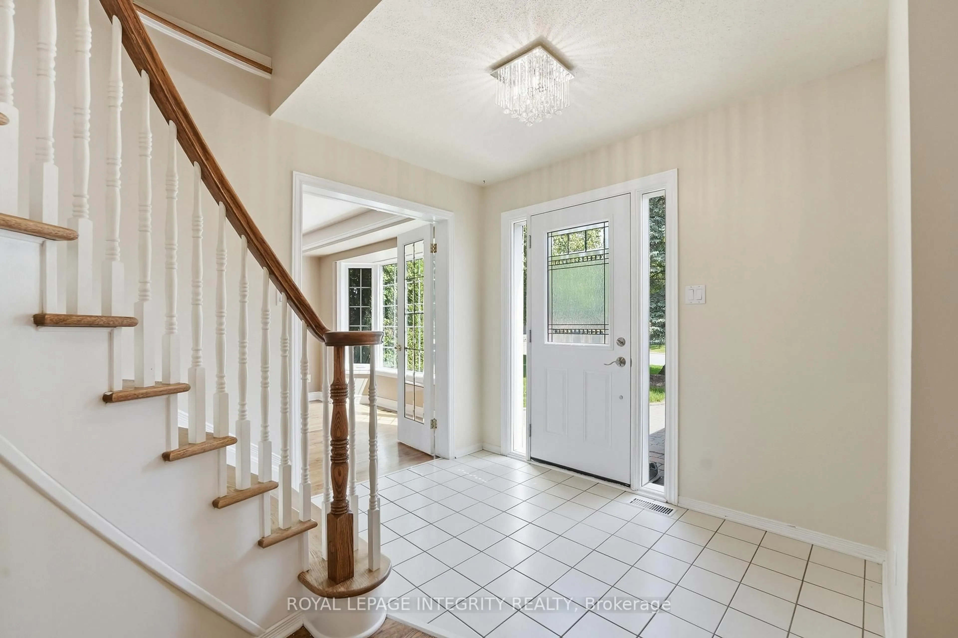 Indoor entryway for 50 Bramblewood Cres, Kanata Ontario K2M 2H4