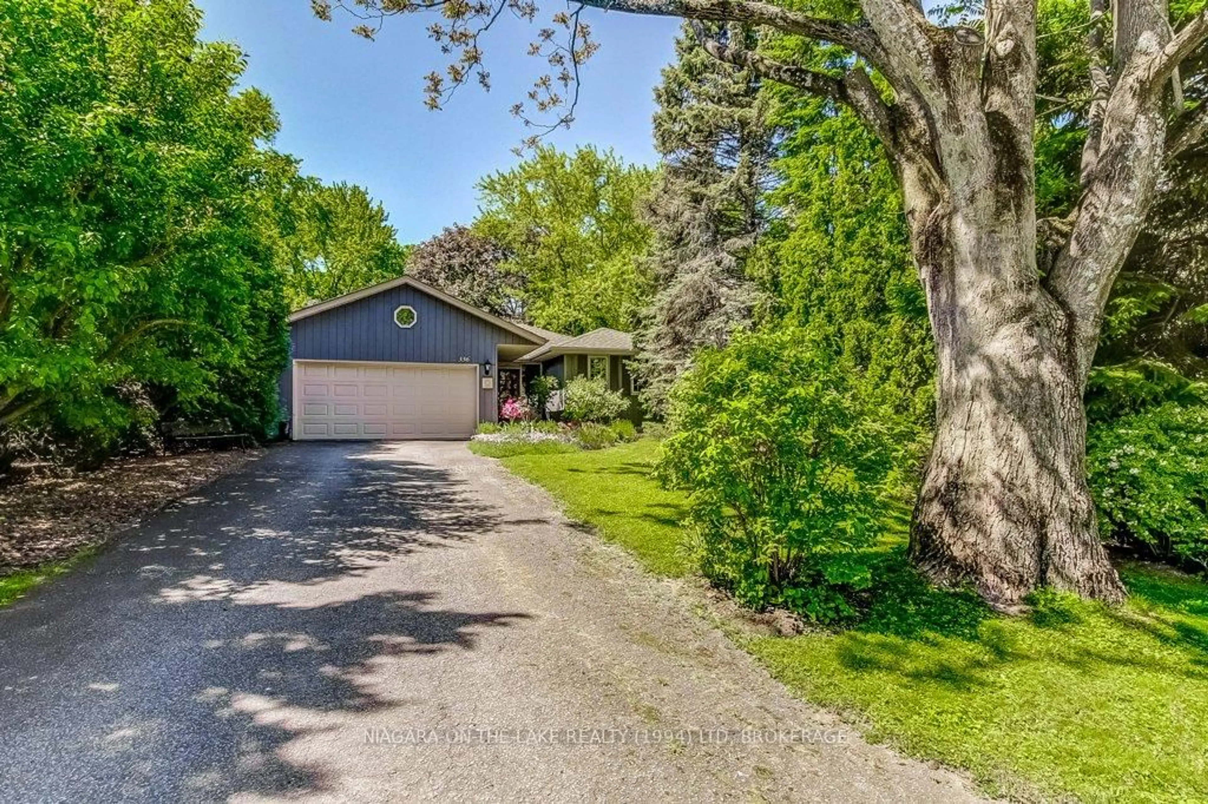 A pic from outside/outdoor area/front of a property/back of a property/a pic from drone, street for 336 Gage St, Niagara-on-the-Lake Ontario L0S 1J0
