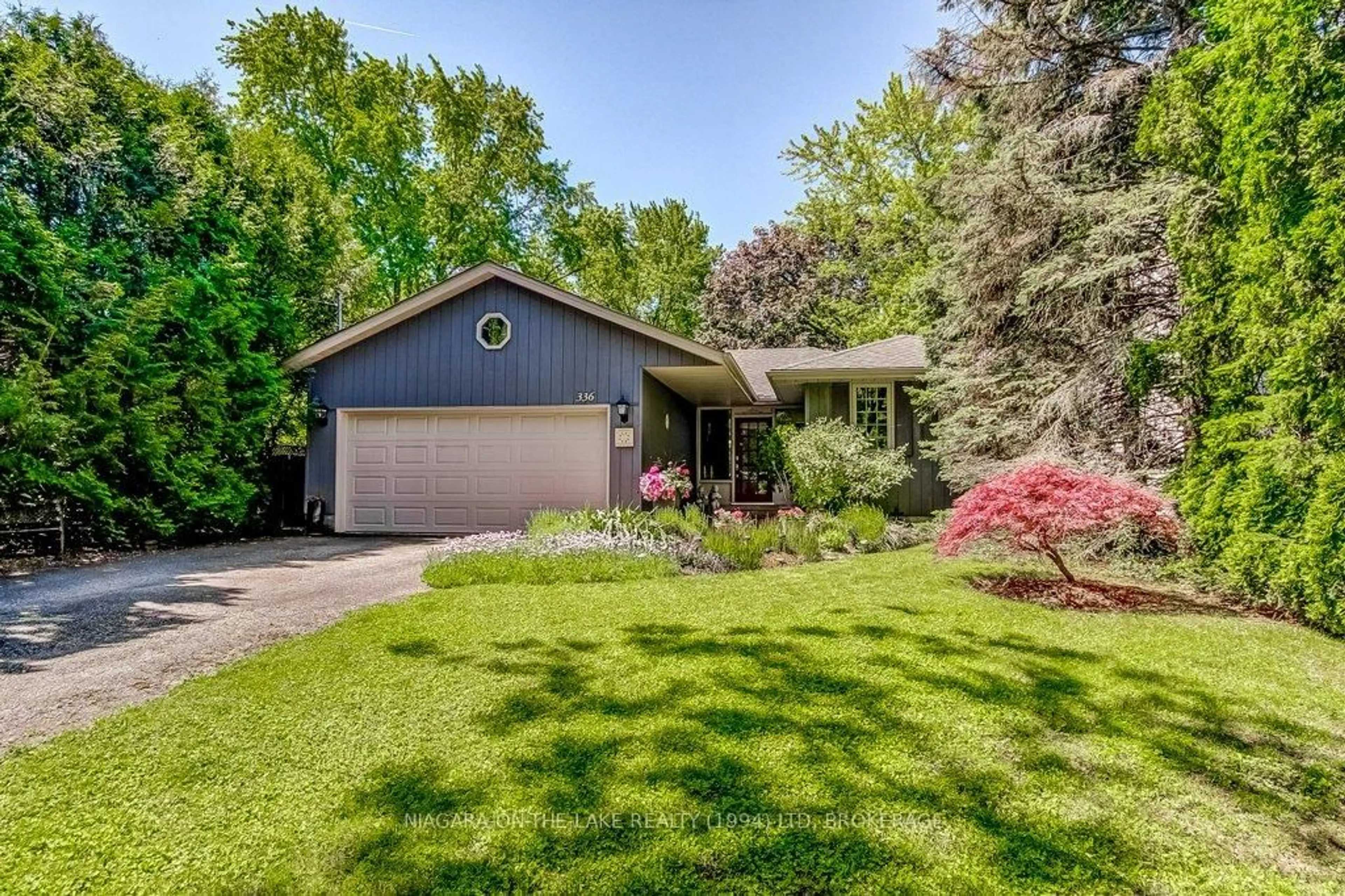 Home with vinyl exterior material, street for 336 Gage St, Niagara-on-the-Lake Ontario L0S 1J0