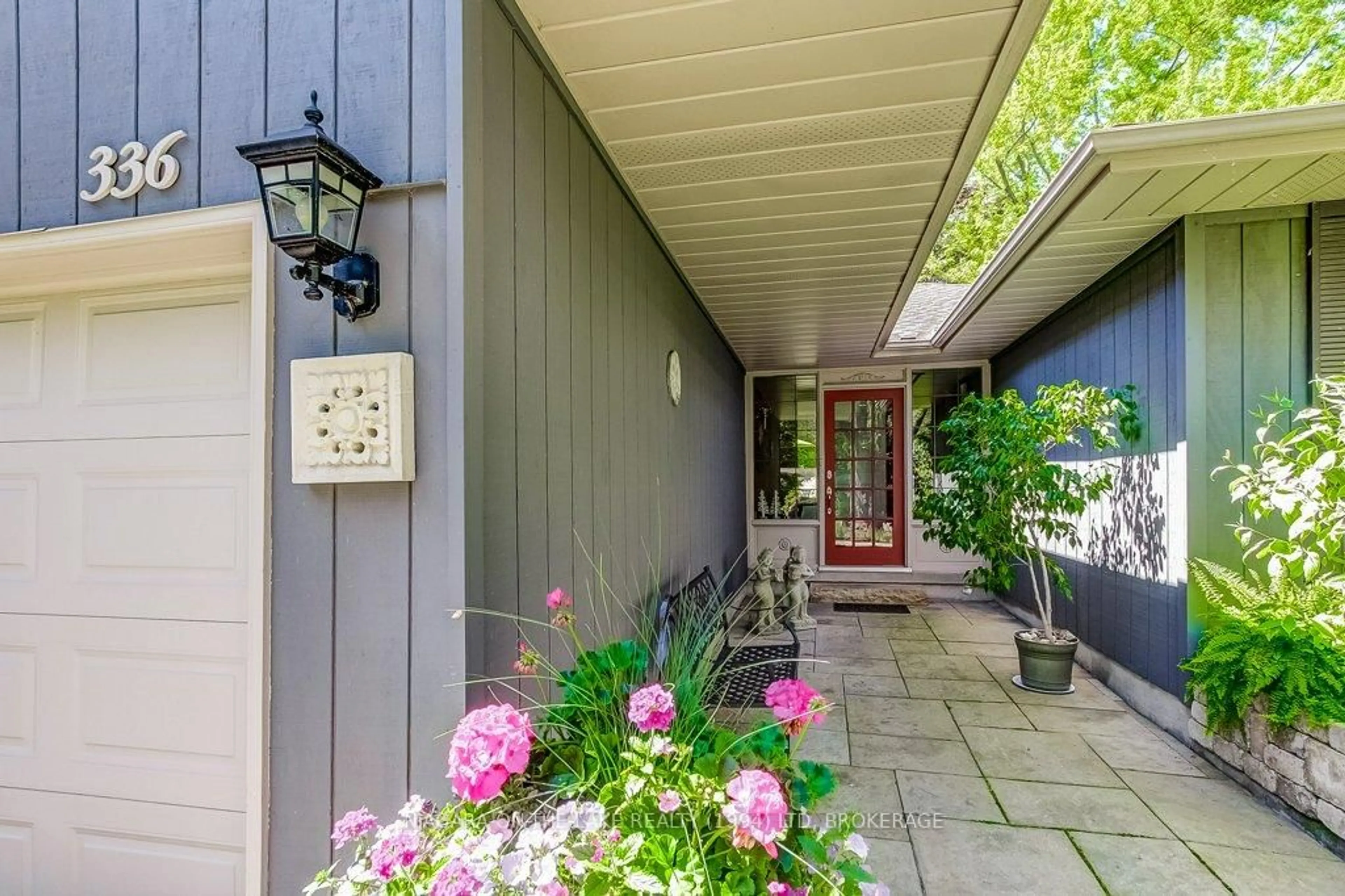 Indoor entryway for 336 Gage St, Niagara-on-the-Lake Ontario L0S 1J0