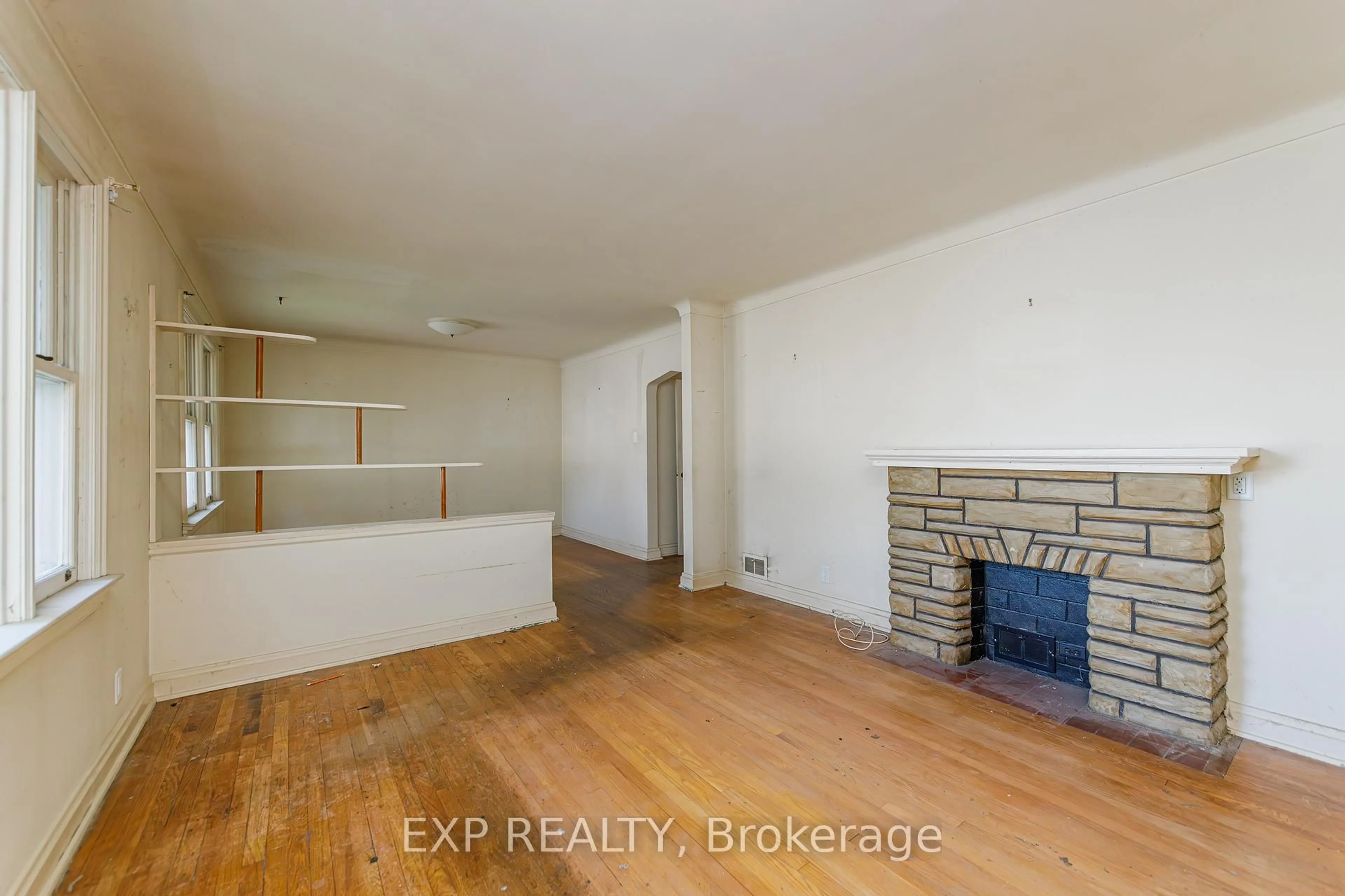 A pic of a room for 252 Woodroffe Ave, Ottawa Ontario K2A 3V4