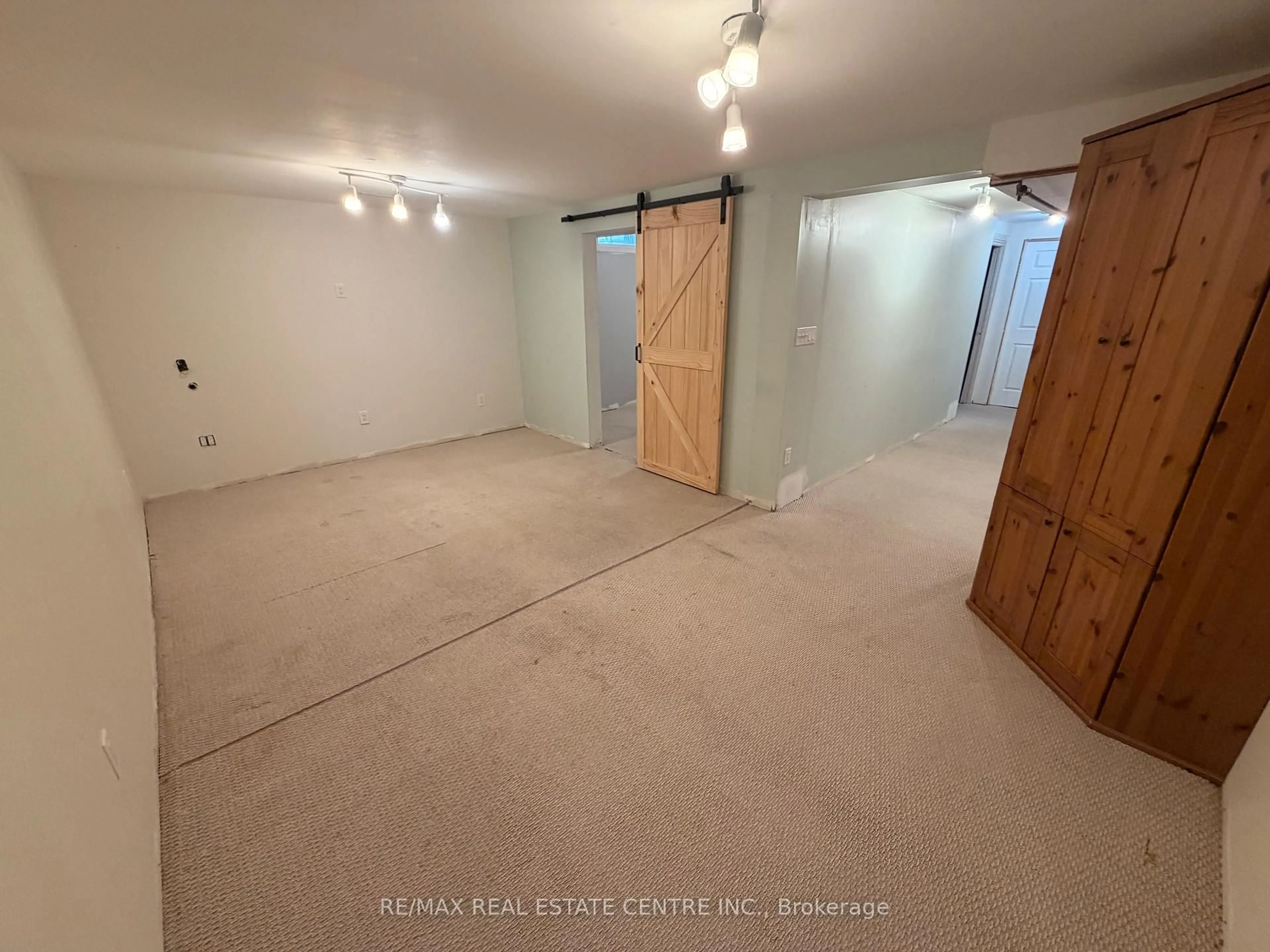 Unknown for 34 Woodridge Dr, Guelph Ontario N1H 7E2
