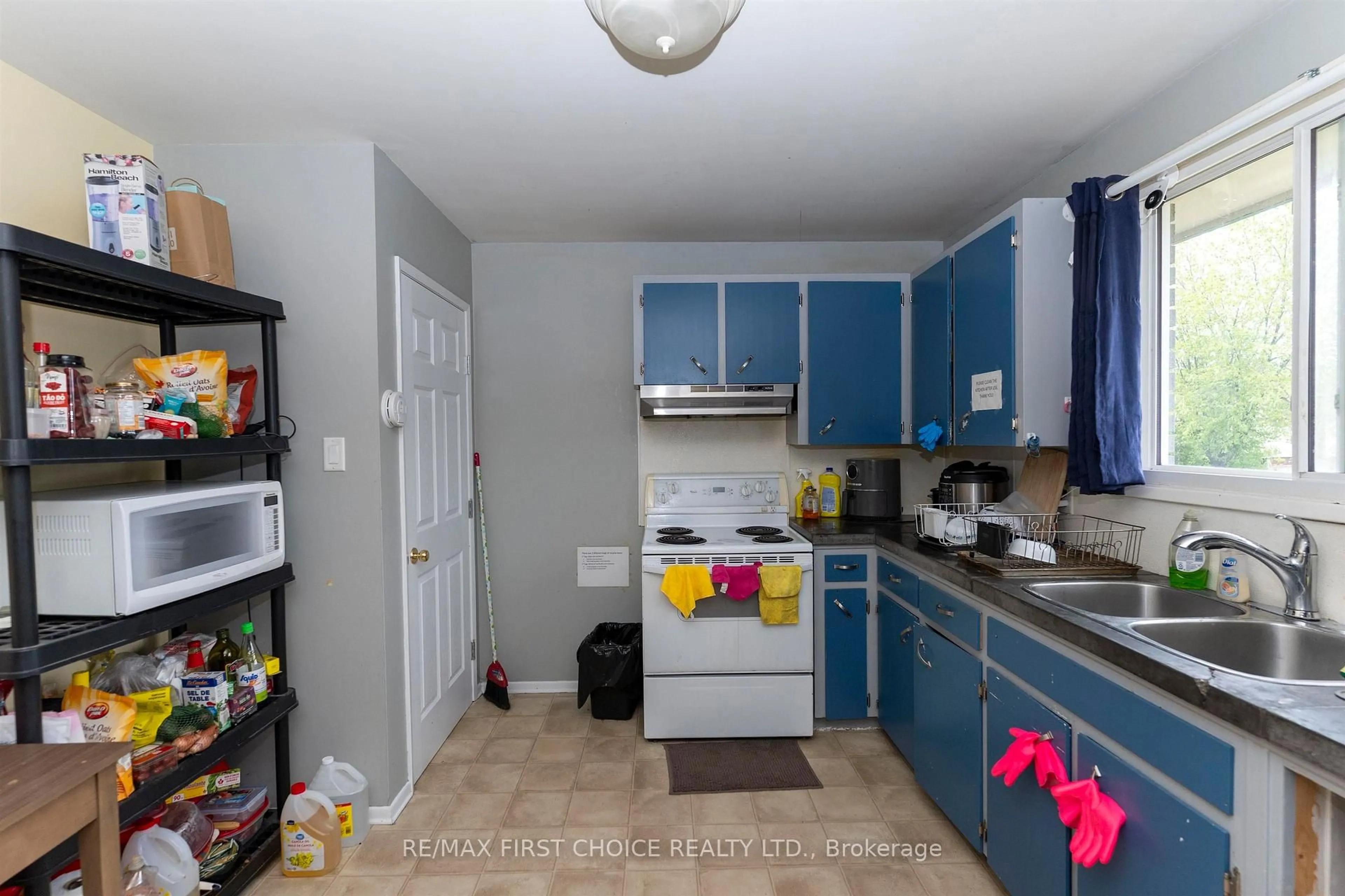 Standard kitchen, unknown for 157 Newberry Cres, Thunder Bay Ontario P7C 2E4