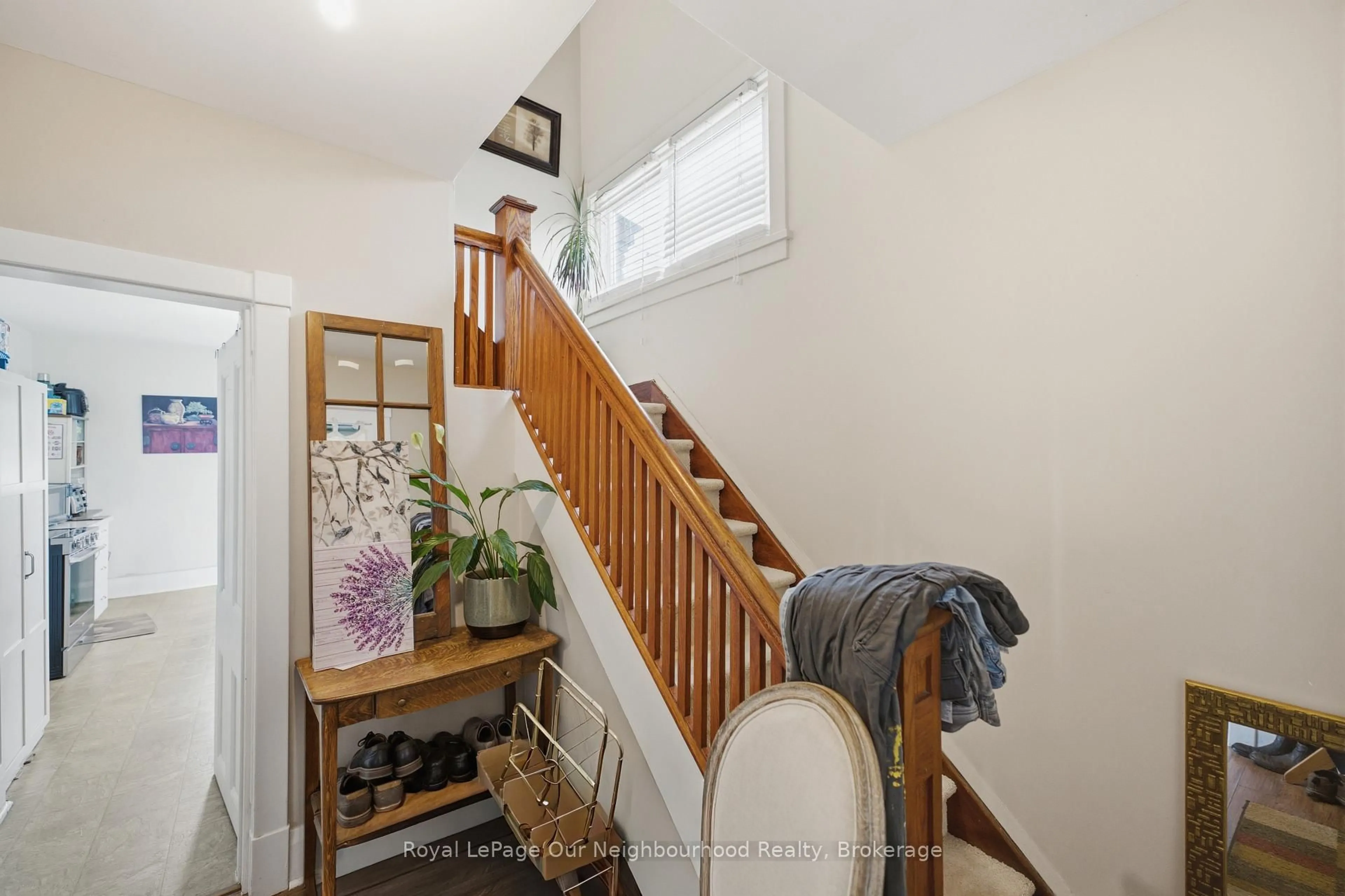 Indoor entryway for 107 Toronto Rd, Port Hope Ontario L1A 3S4