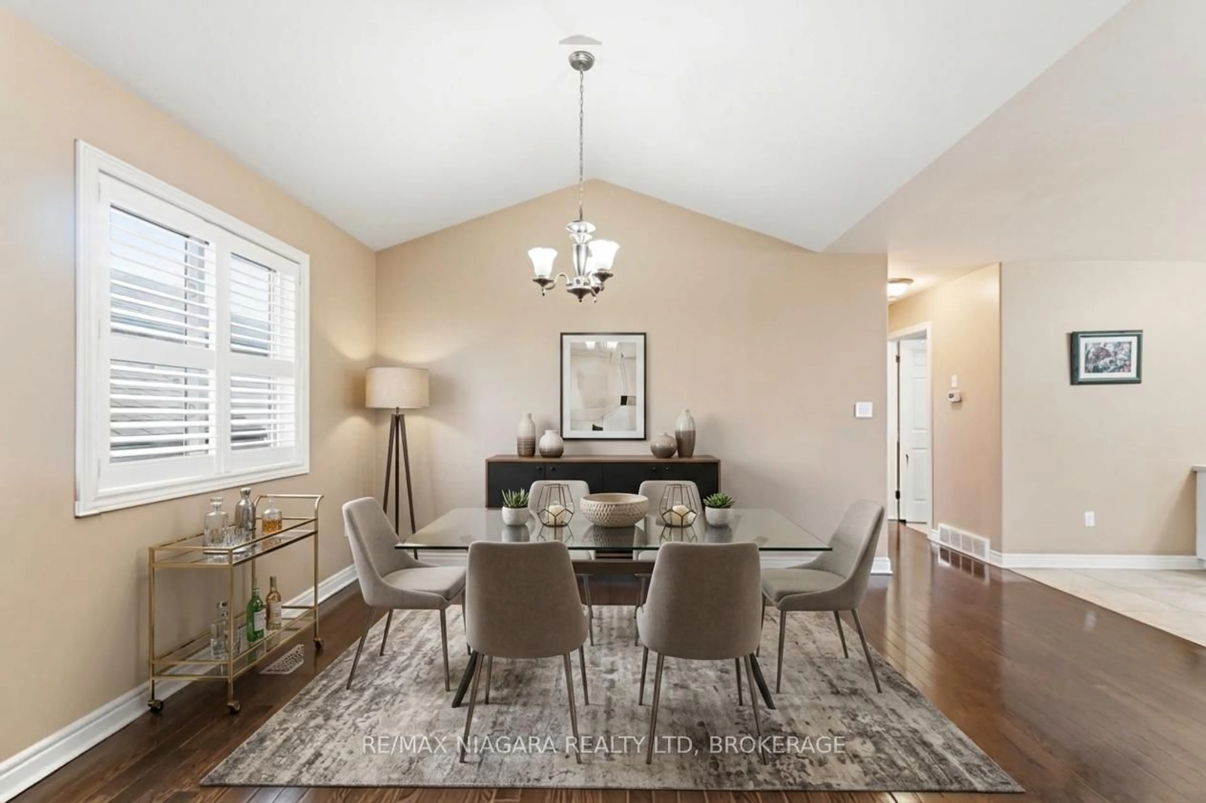 Dining room, wood/laminate floor for 8340 Racey Ave, Niagara Falls Ontario L2H 3M7