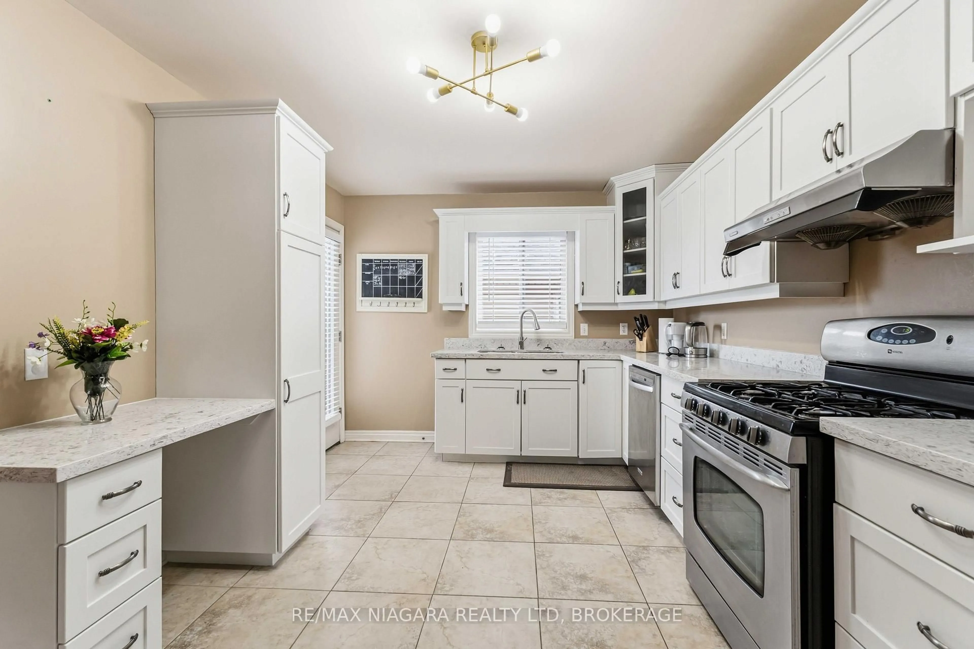 Standard kitchen, ceramic/tile floor for 8340 Racey Ave, Niagara Falls Ontario L2H 3M7