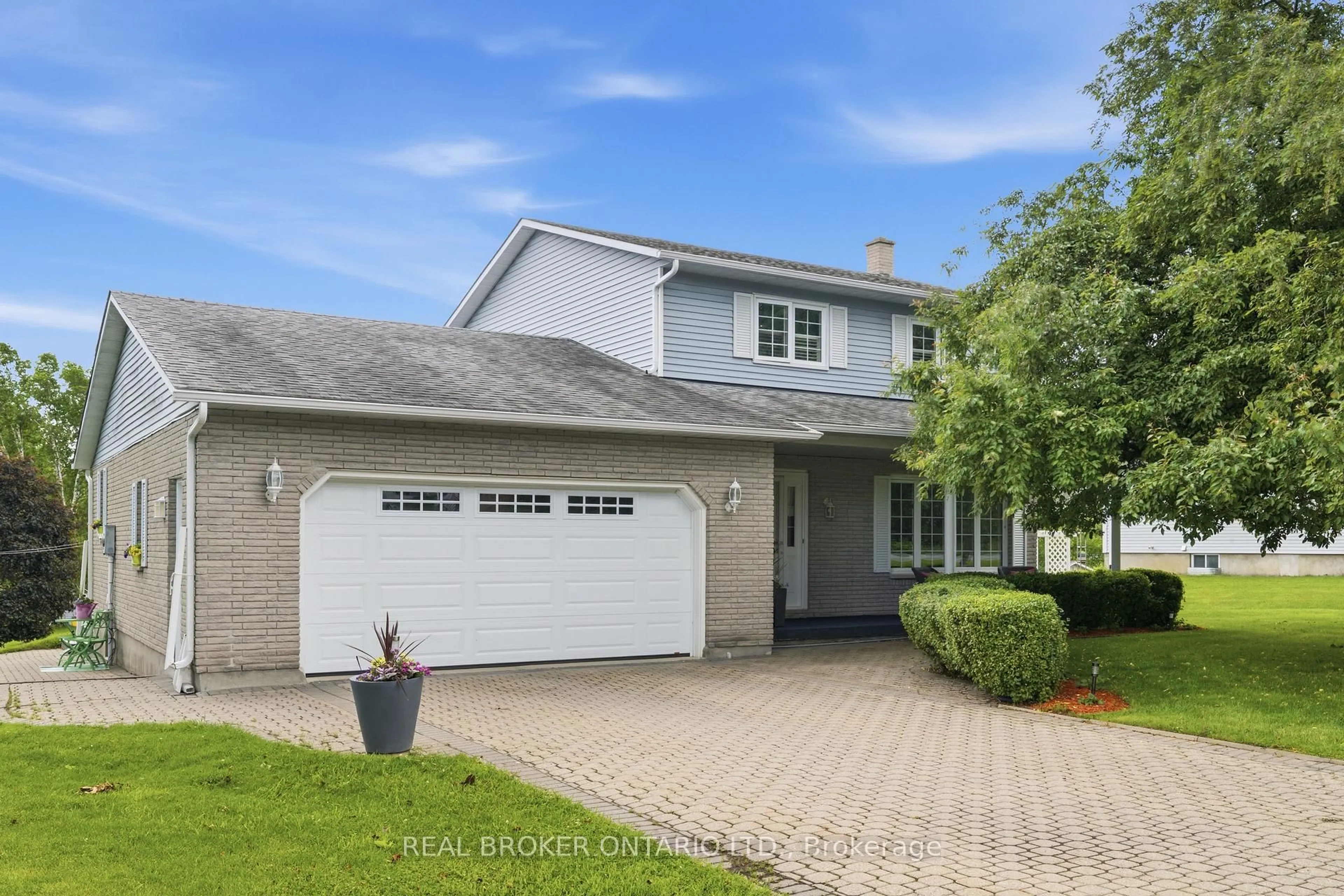 Home with vinyl exterior material, street for 10532 Moun Main St, North Dundas Ontario K0E 1W0