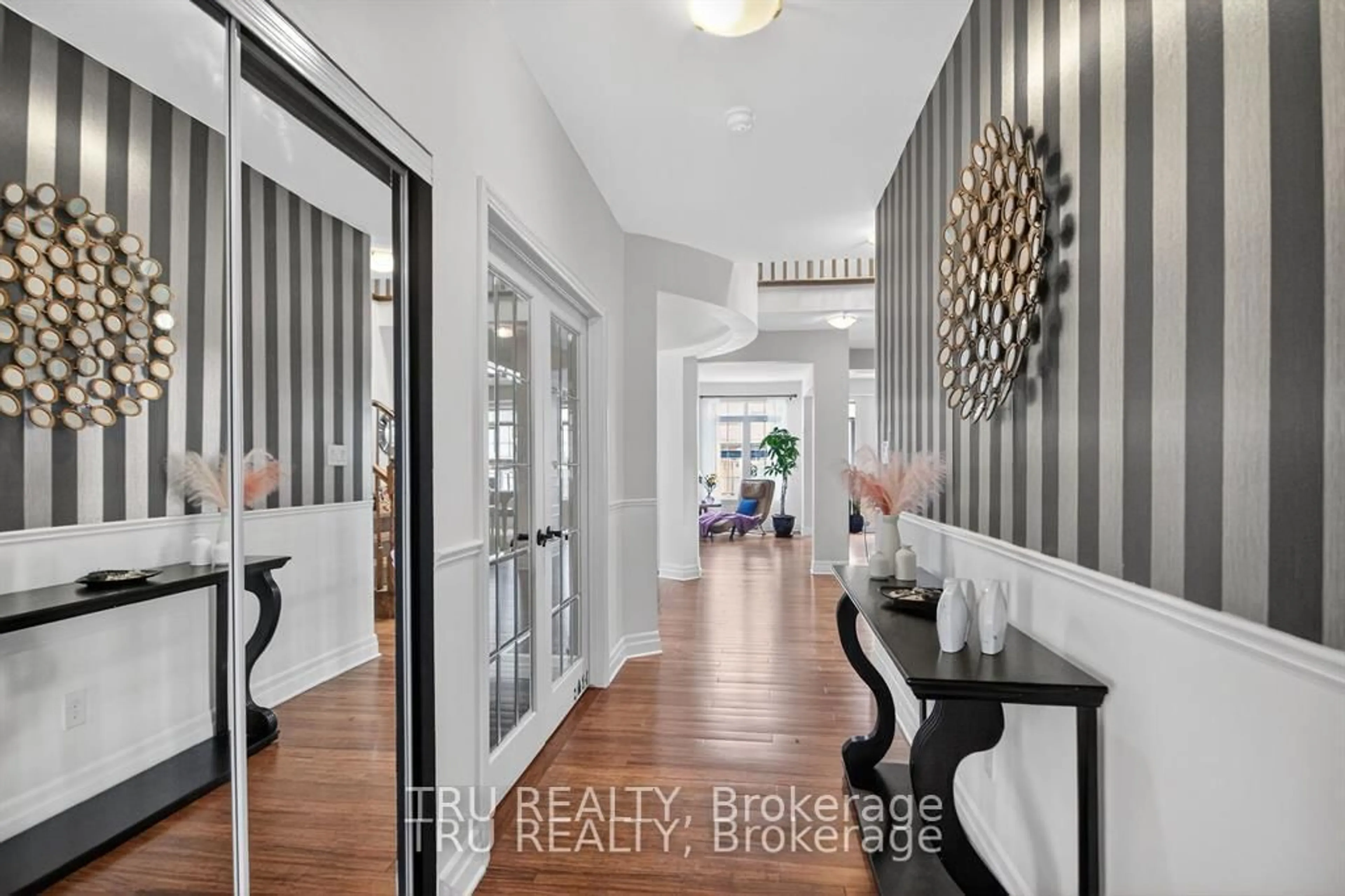 Indoor entryway for 380 Blackleaf Dr, Ottawa Ontario K2J 5S5