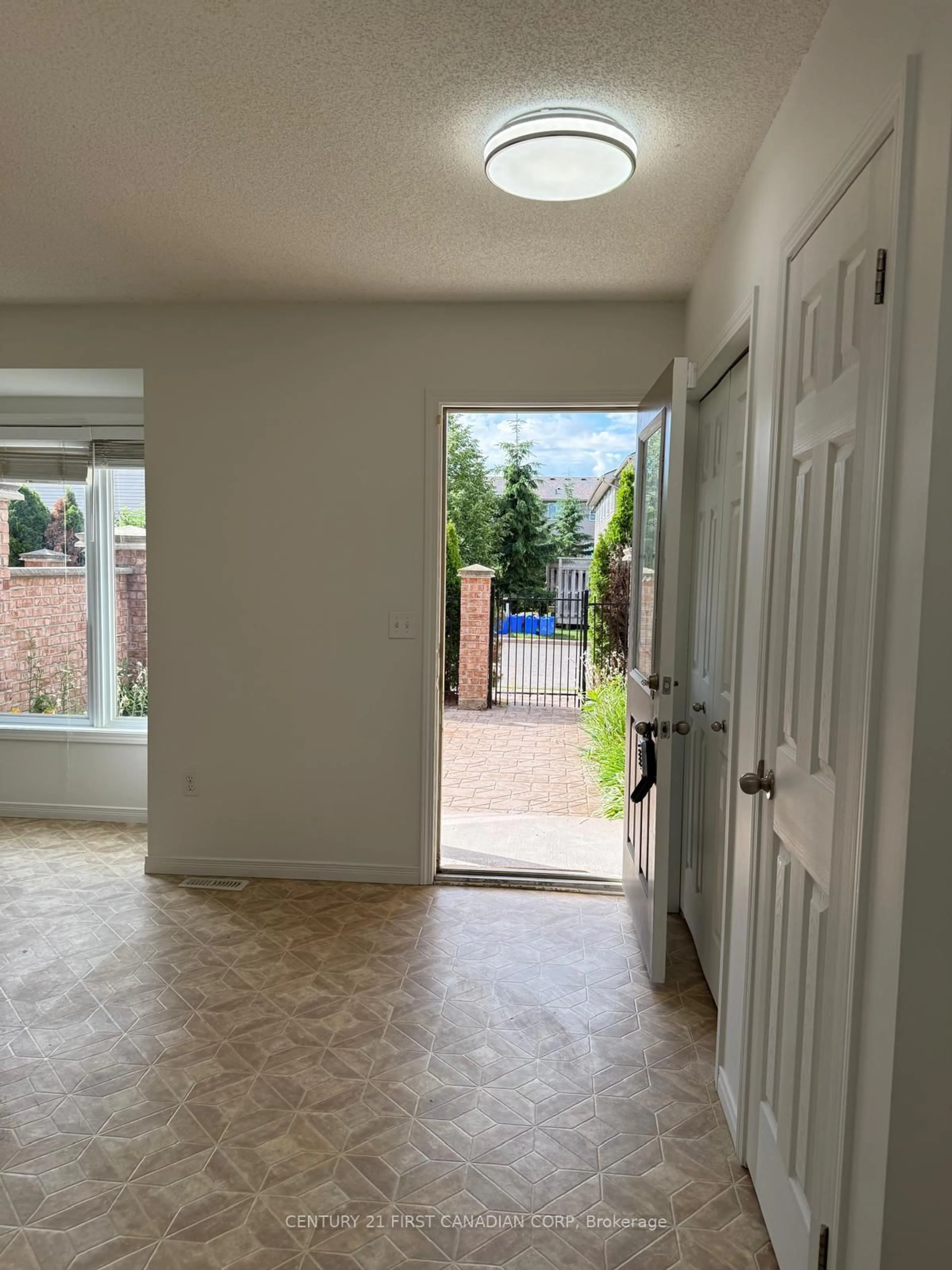 Indoor entryway for 1600 Mickleborough Dr #52, London North Ontario N6G 5R9