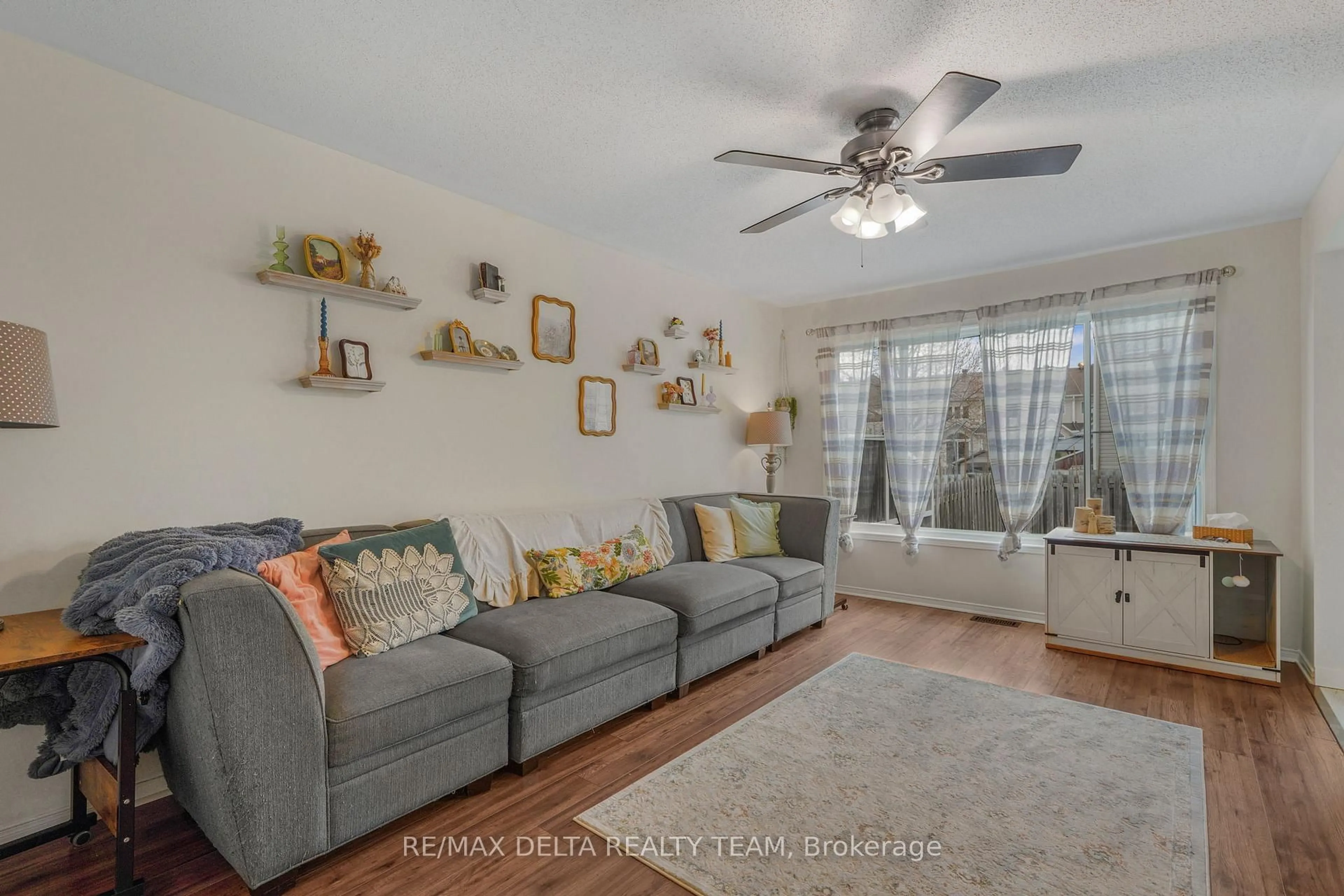 Living room with furniture, unknown for 540 Chardonnay Dr, Ottawa Ontario K4A 4J5