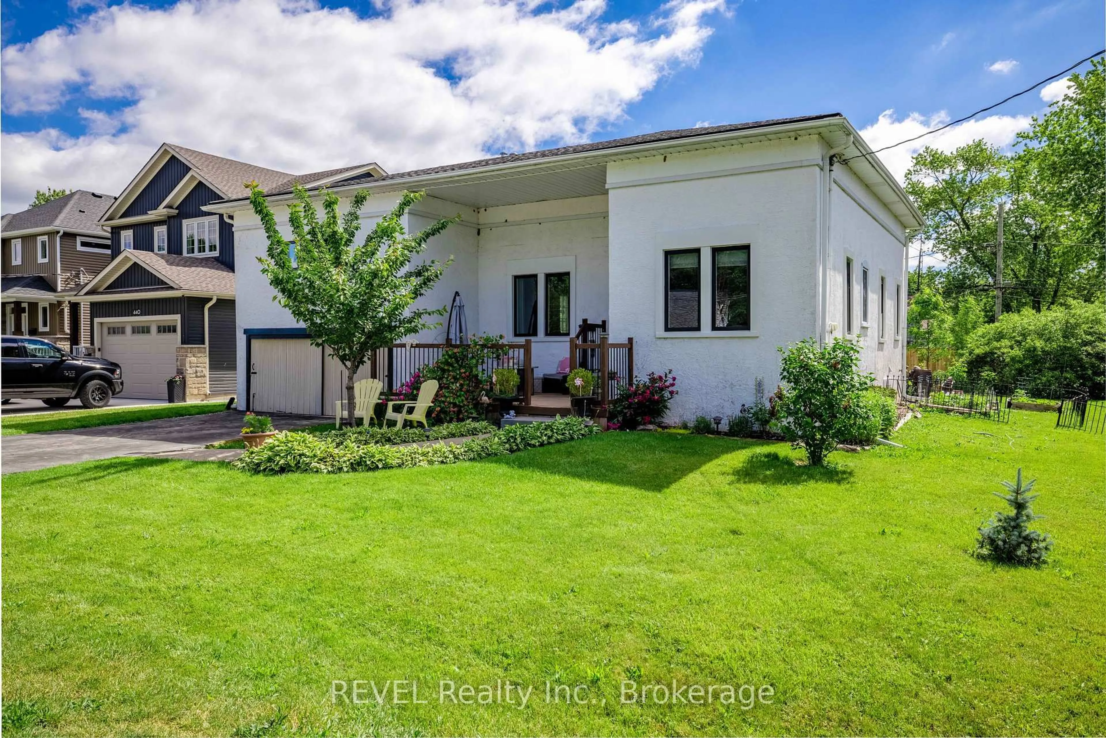 A pic from outside/outdoor area/front of a property/back of a property/a pic from drone, street for 434 Buffalo Rd, Fort Erie Ontario L2A 5G5