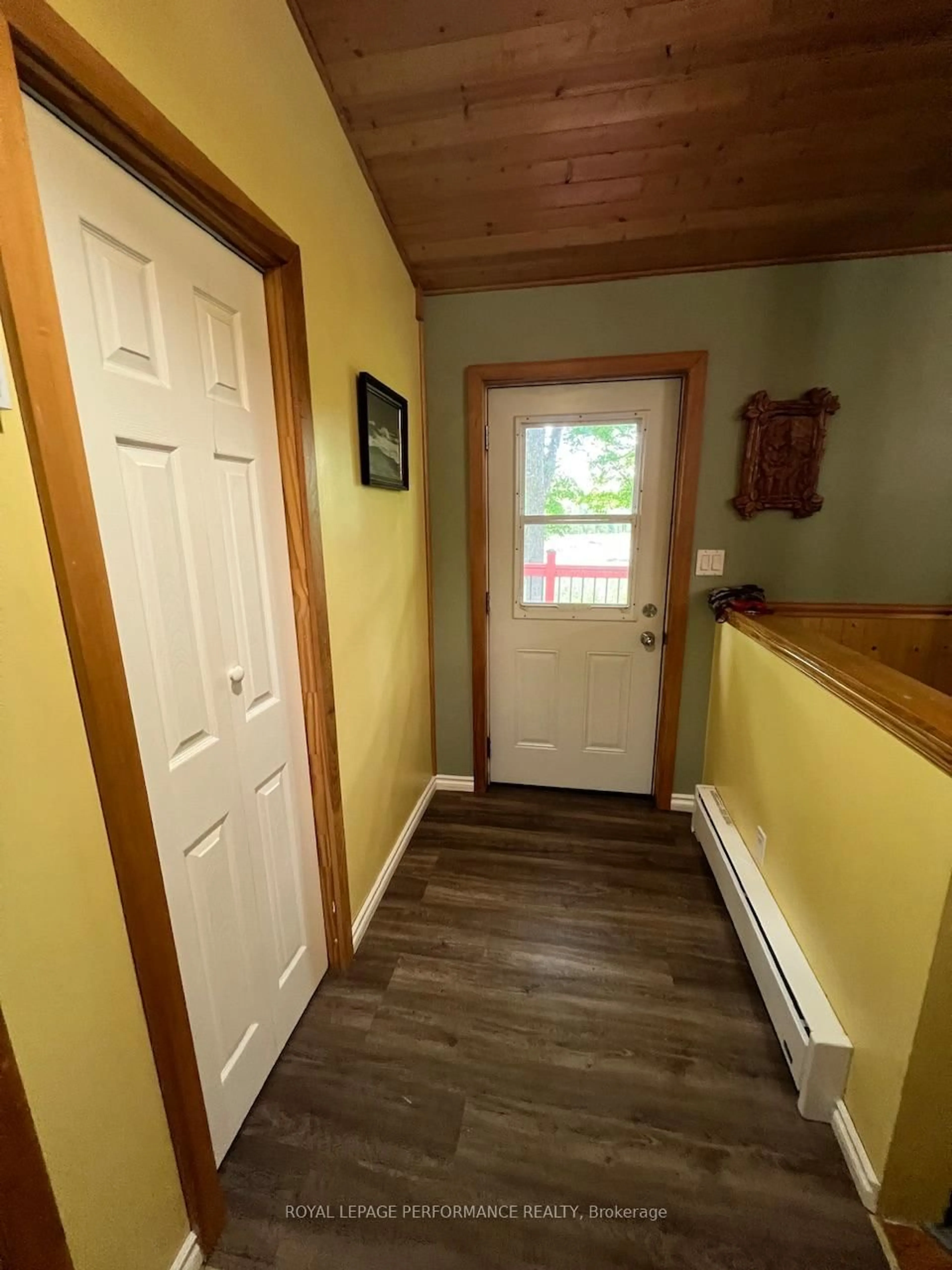 Indoor entryway for 253 LACOURSE Lane, White Lake Ontario K0A 3L0