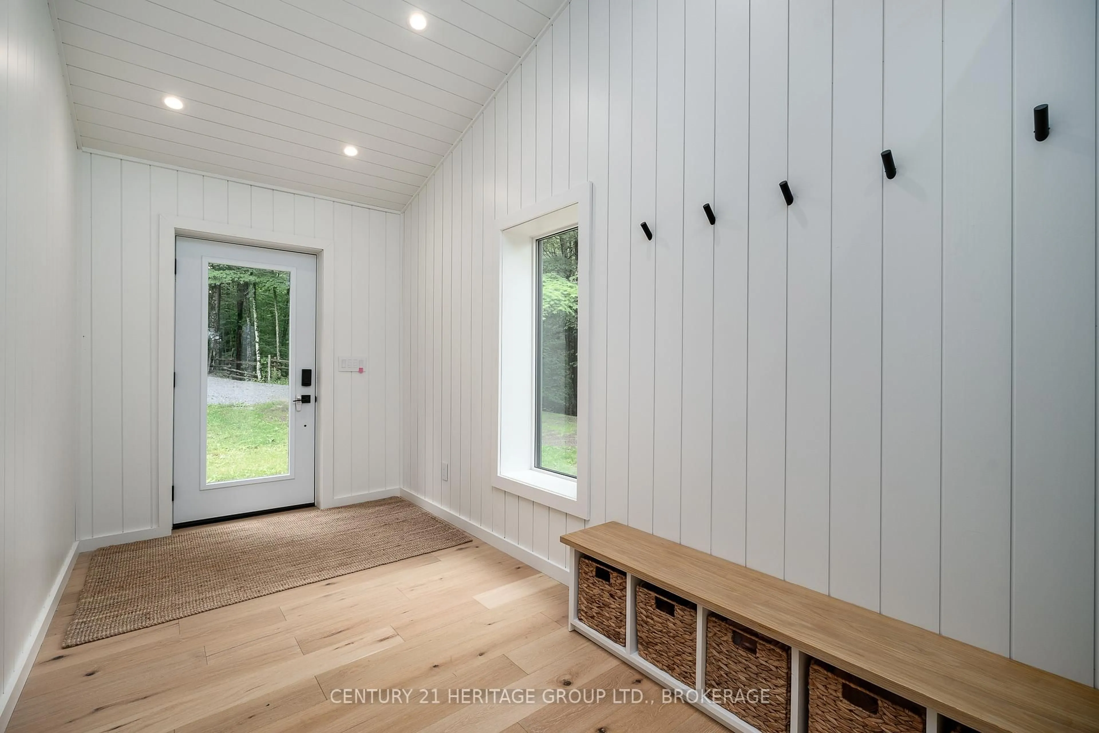 Indoor entryway for 1452 Leggat Lake Rd, Parham Ontario K0H 2K0