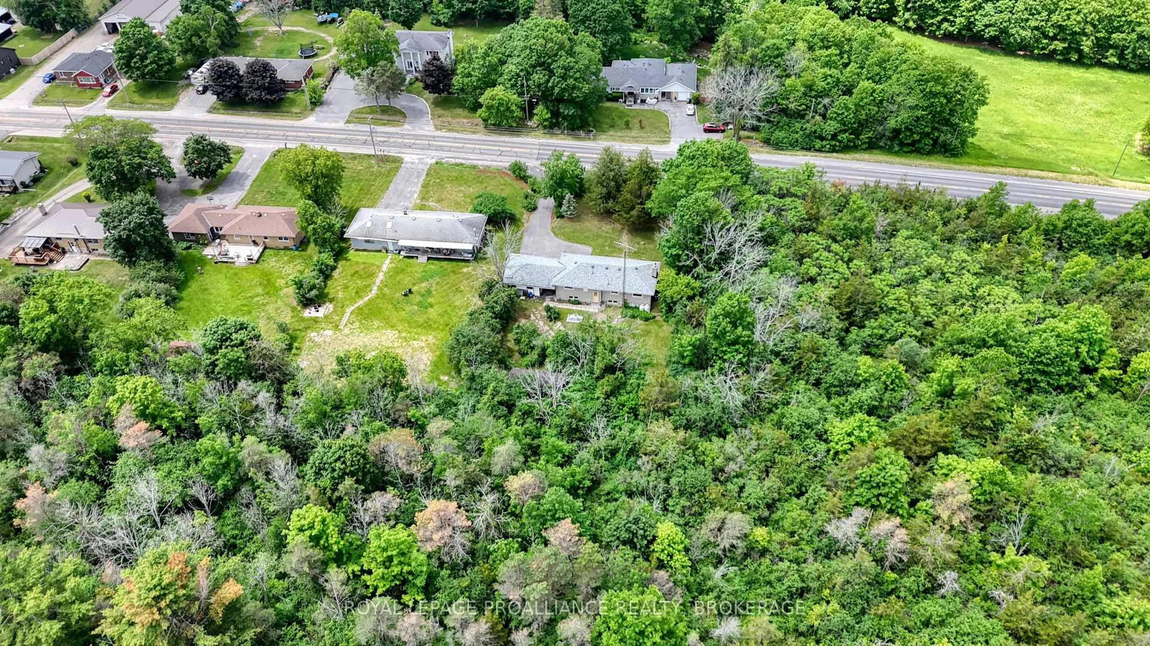 A pic from outside/outdoor area/front of a property/back of a property/a pic from drone, unknown for 1912 Sydenham Rd, Kingston Ontario K7L 4V4
