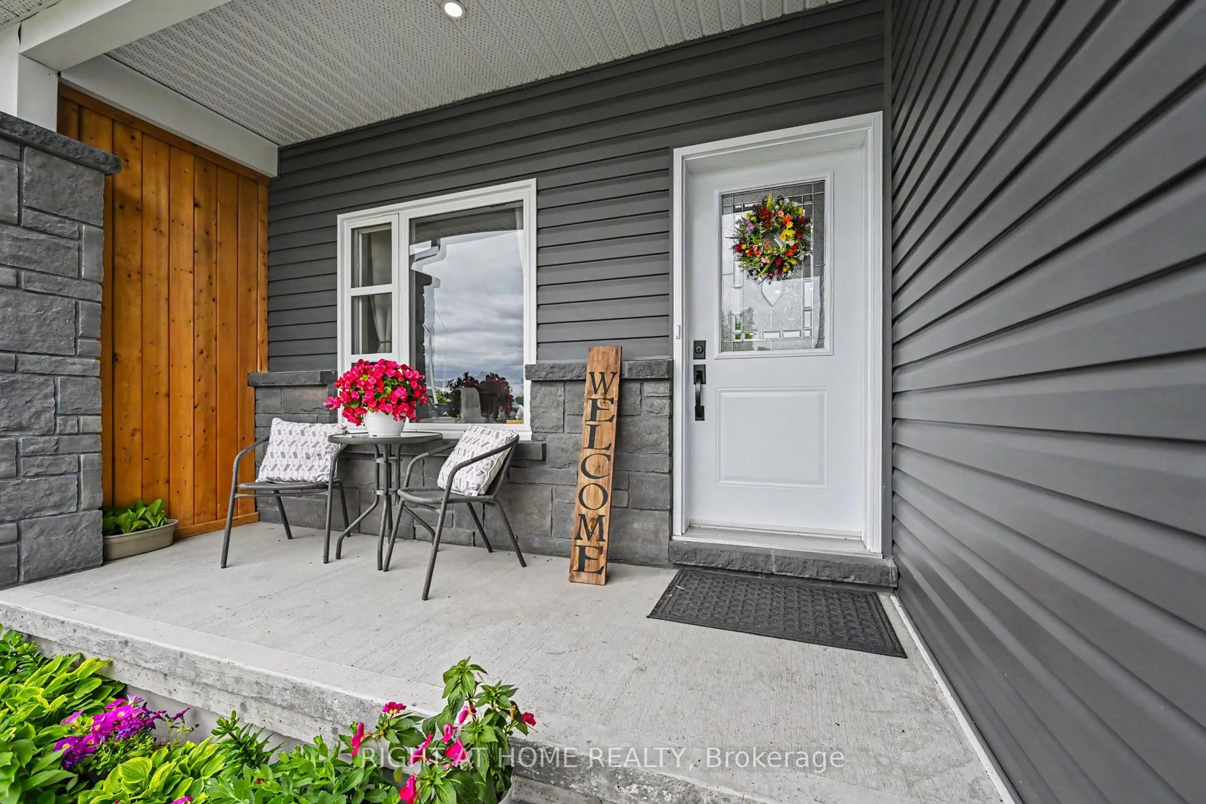 Indoor entryway for 306 Forestview Cres, Renfrew Ontario K7V 0C4