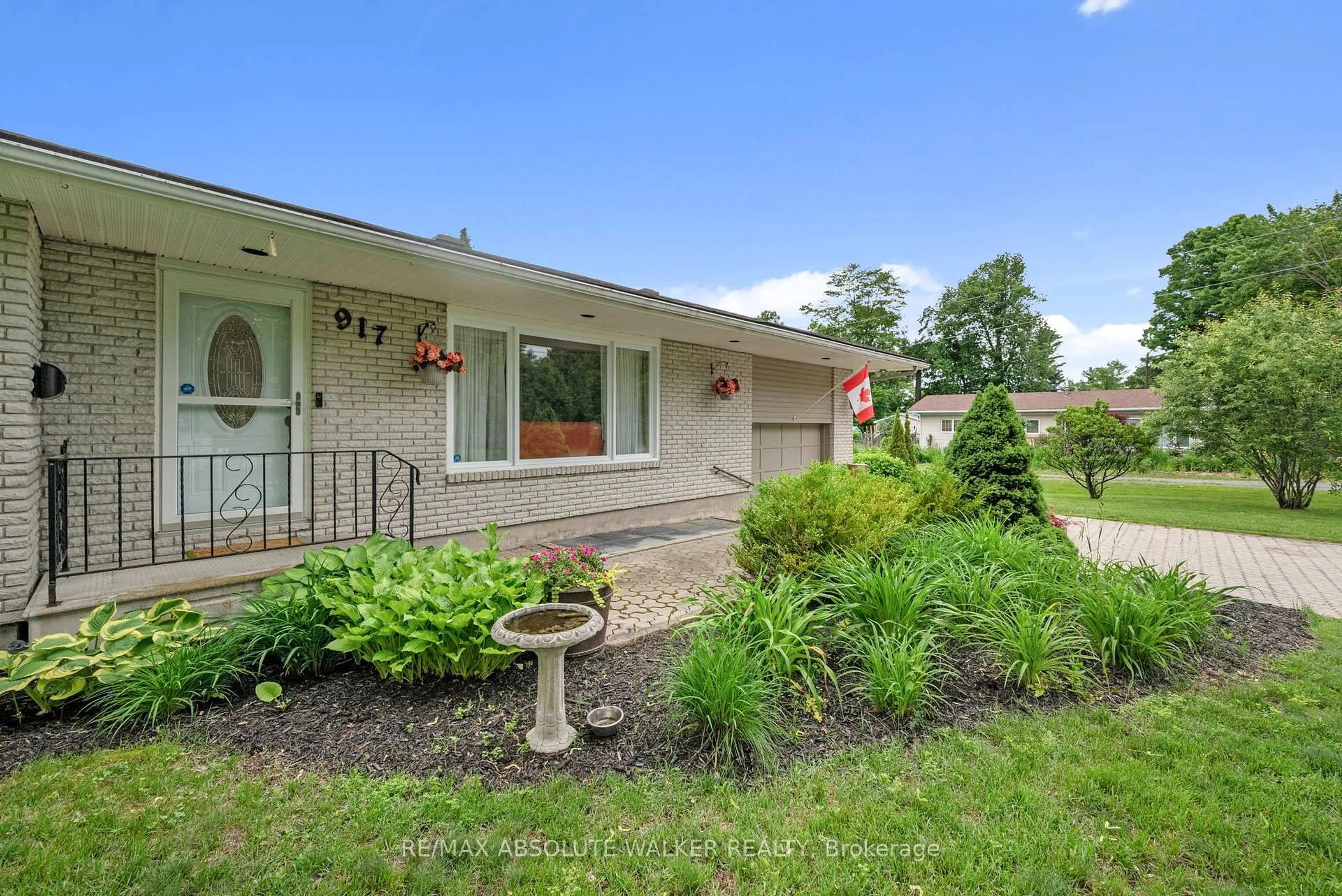 Patio, unknown for 917 Meteor Ave, Orleans Ontario K4B 1N9