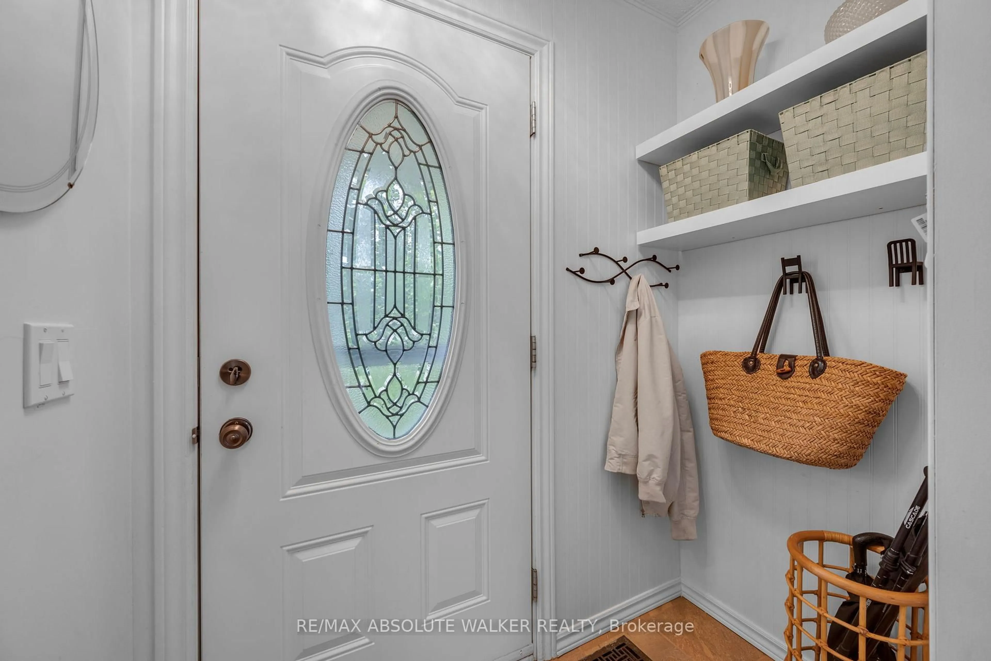 Indoor entryway for 917 Meteor Ave, Orleans Ontario K4B 1N9