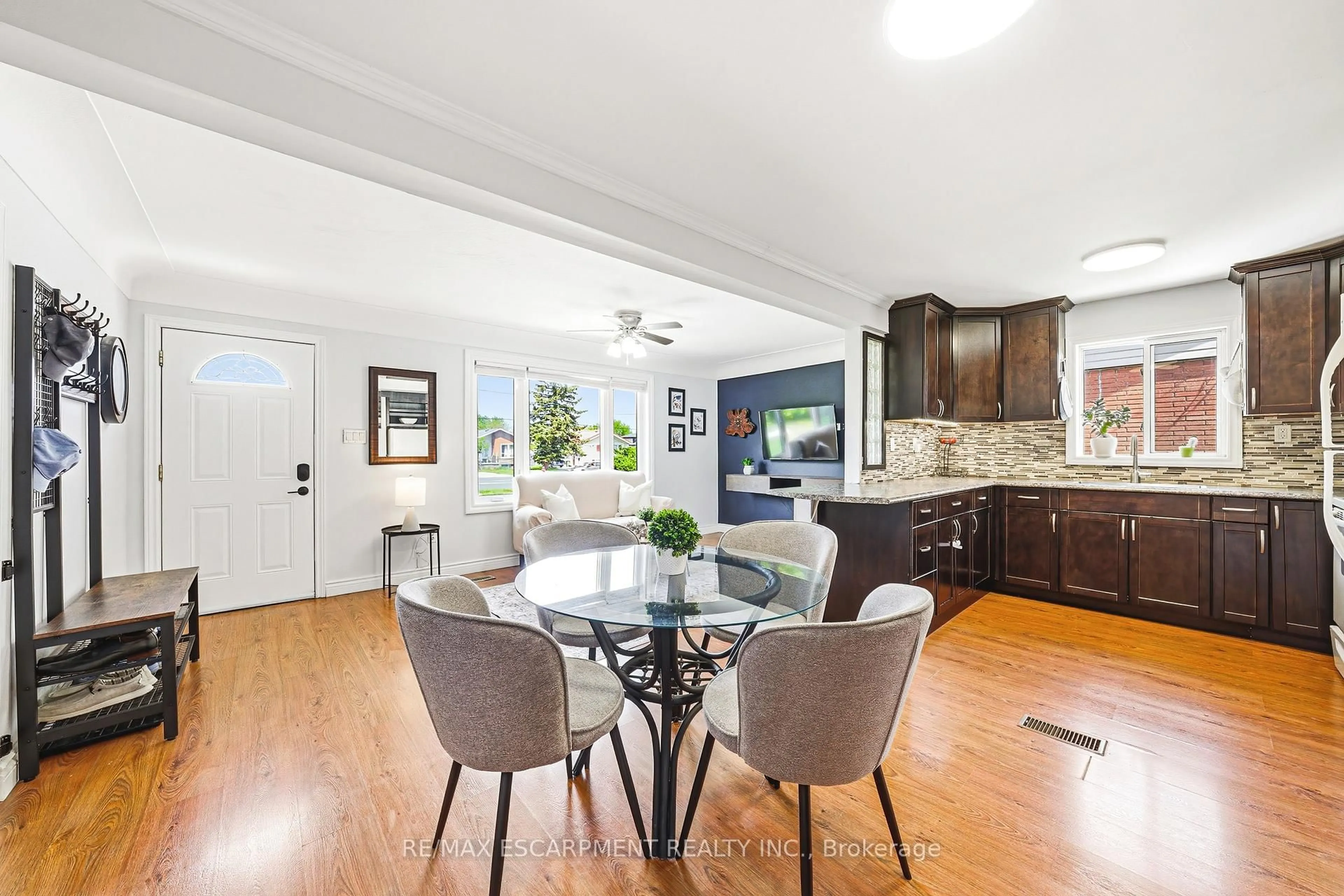 Dining room, ceramic/tile floor for 546 Mohawk Rd, Hamilton Ontario L8V 2J6