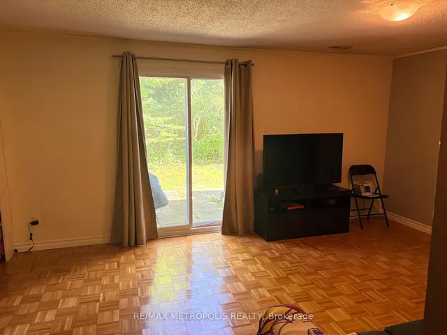 30 Clarendon Cres #21, London South 2