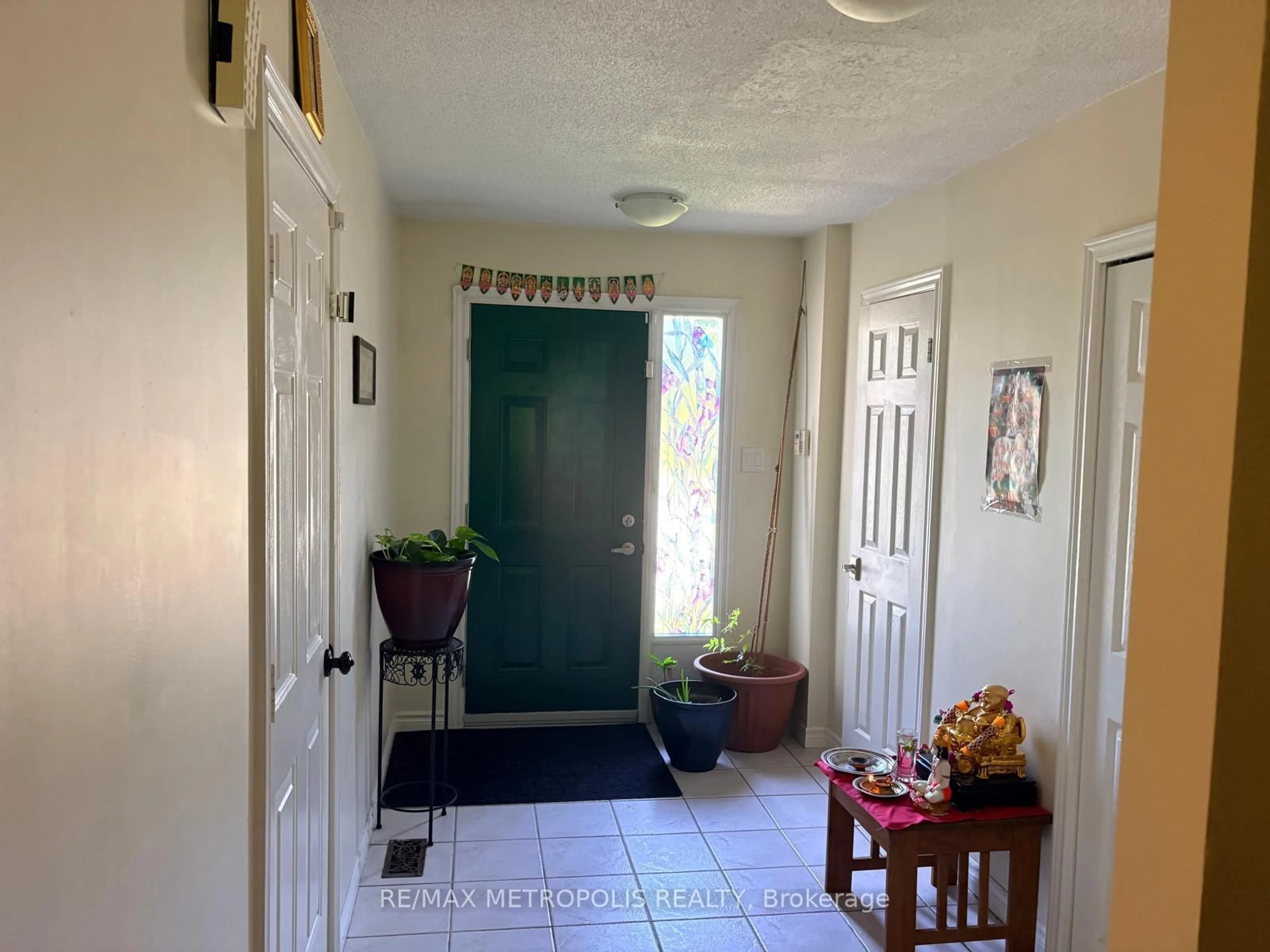 Indoor entryway for 30 Clarendon Cres #21, London South Ontario N6C 5Y1
